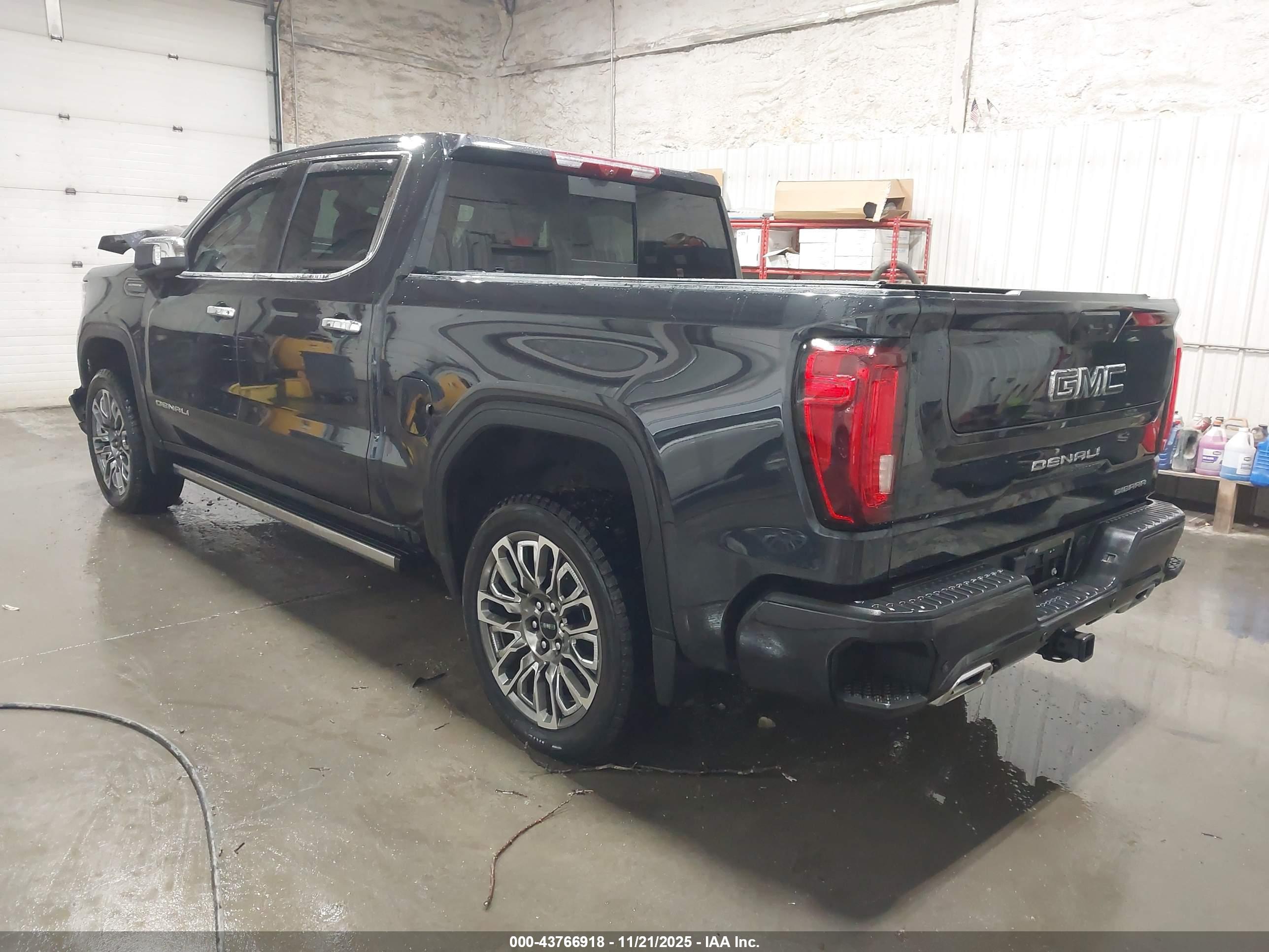 GMC SIERRA image 3