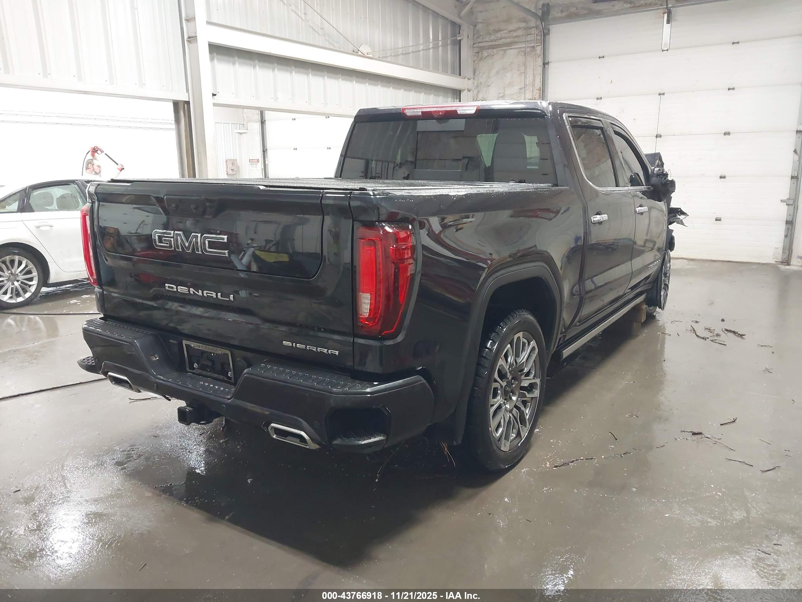 GMC SIERRA image 4
