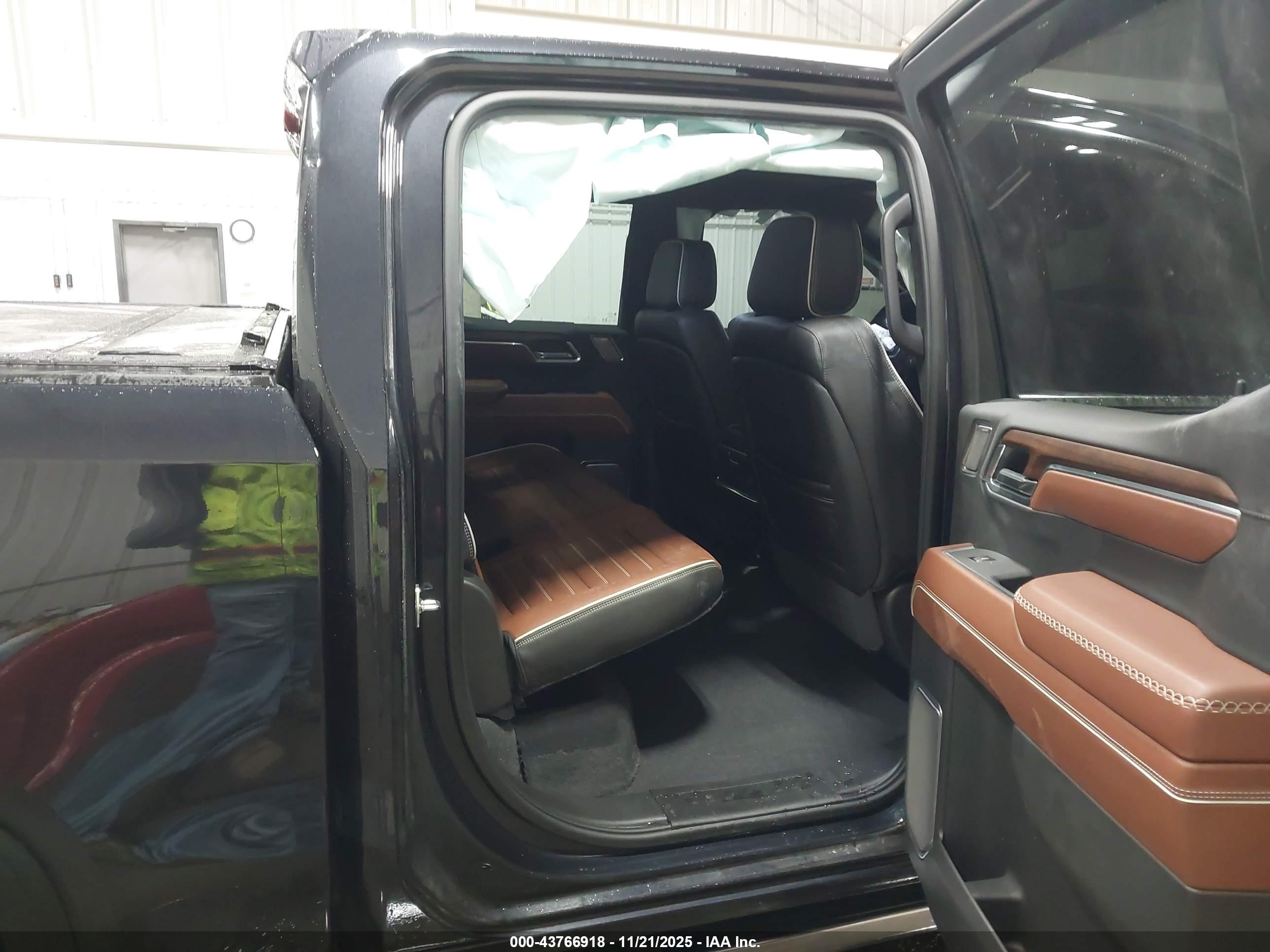 GMC SIERRA image 8