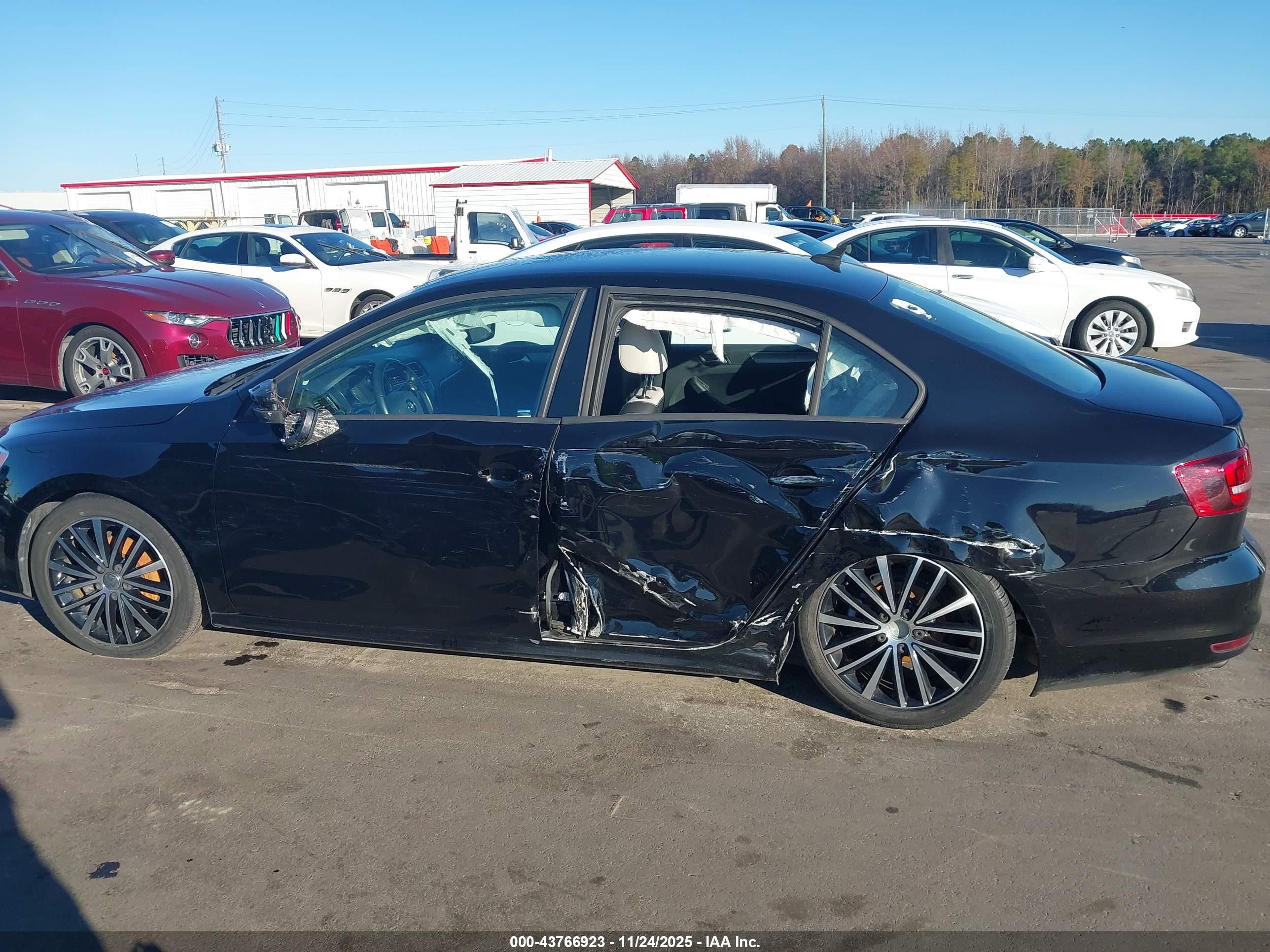 VOLKSWAGEN JETTA image 6