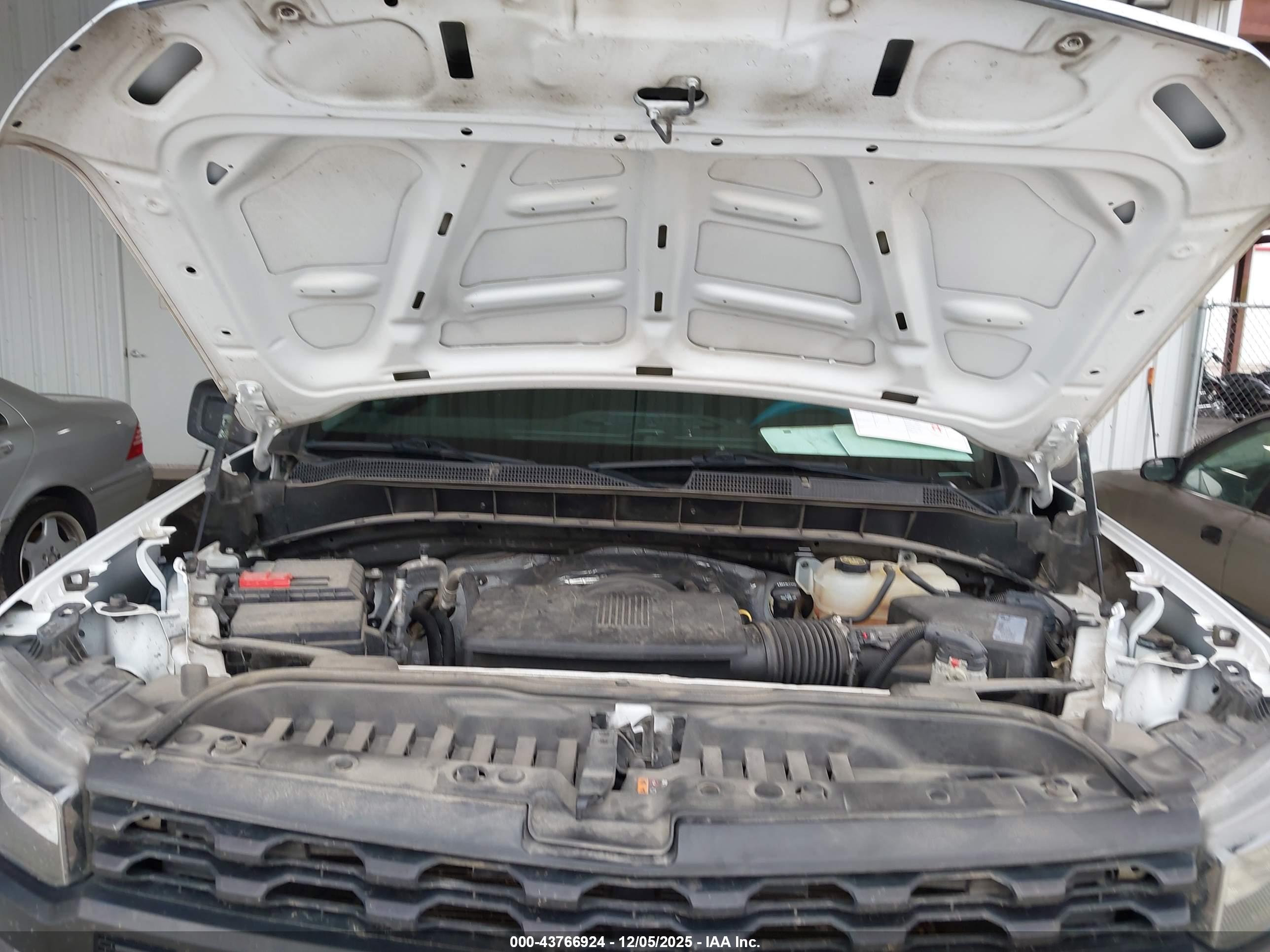 CHEVROLET SILVERADO image 10