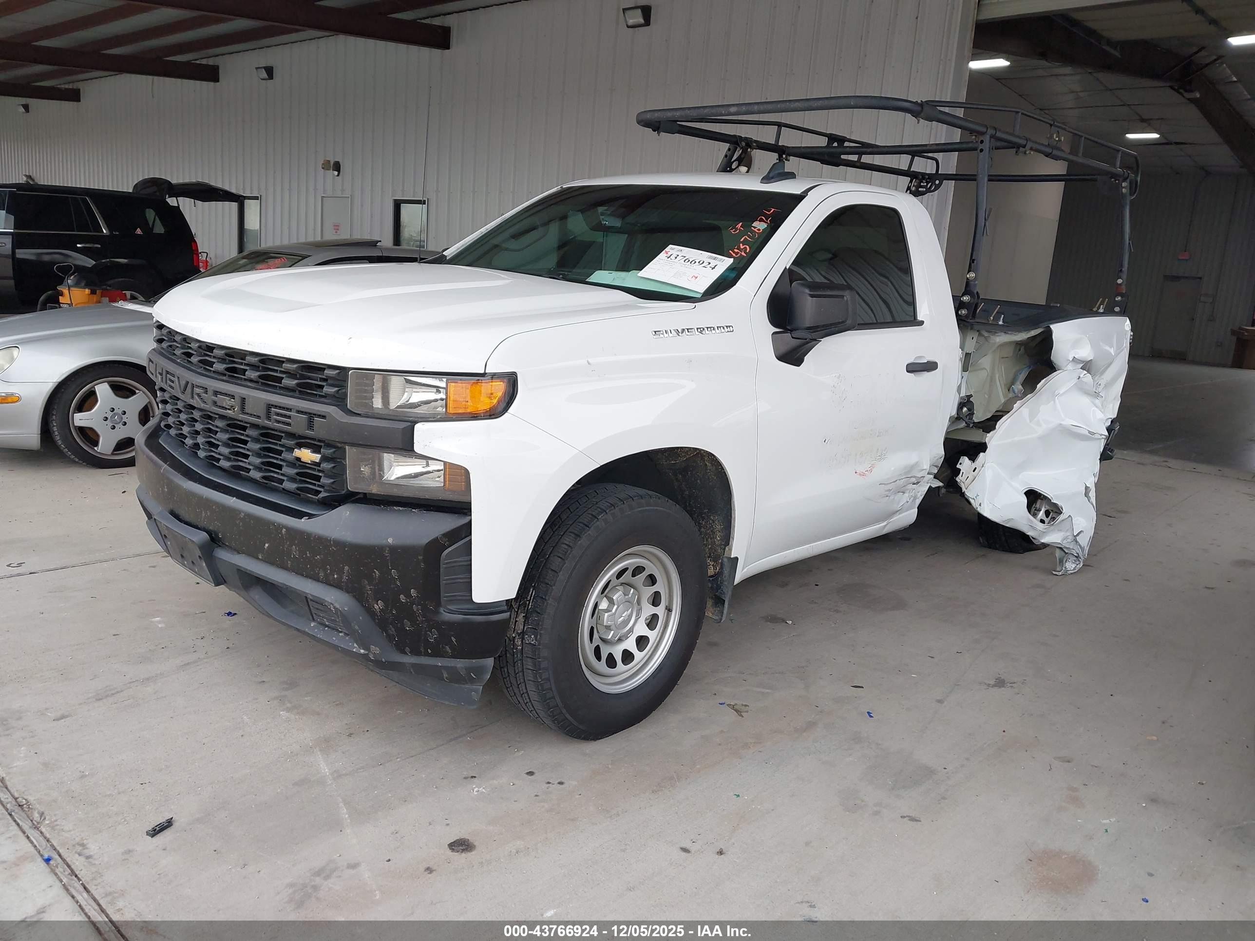 CHEVROLET SILVERADO image 2