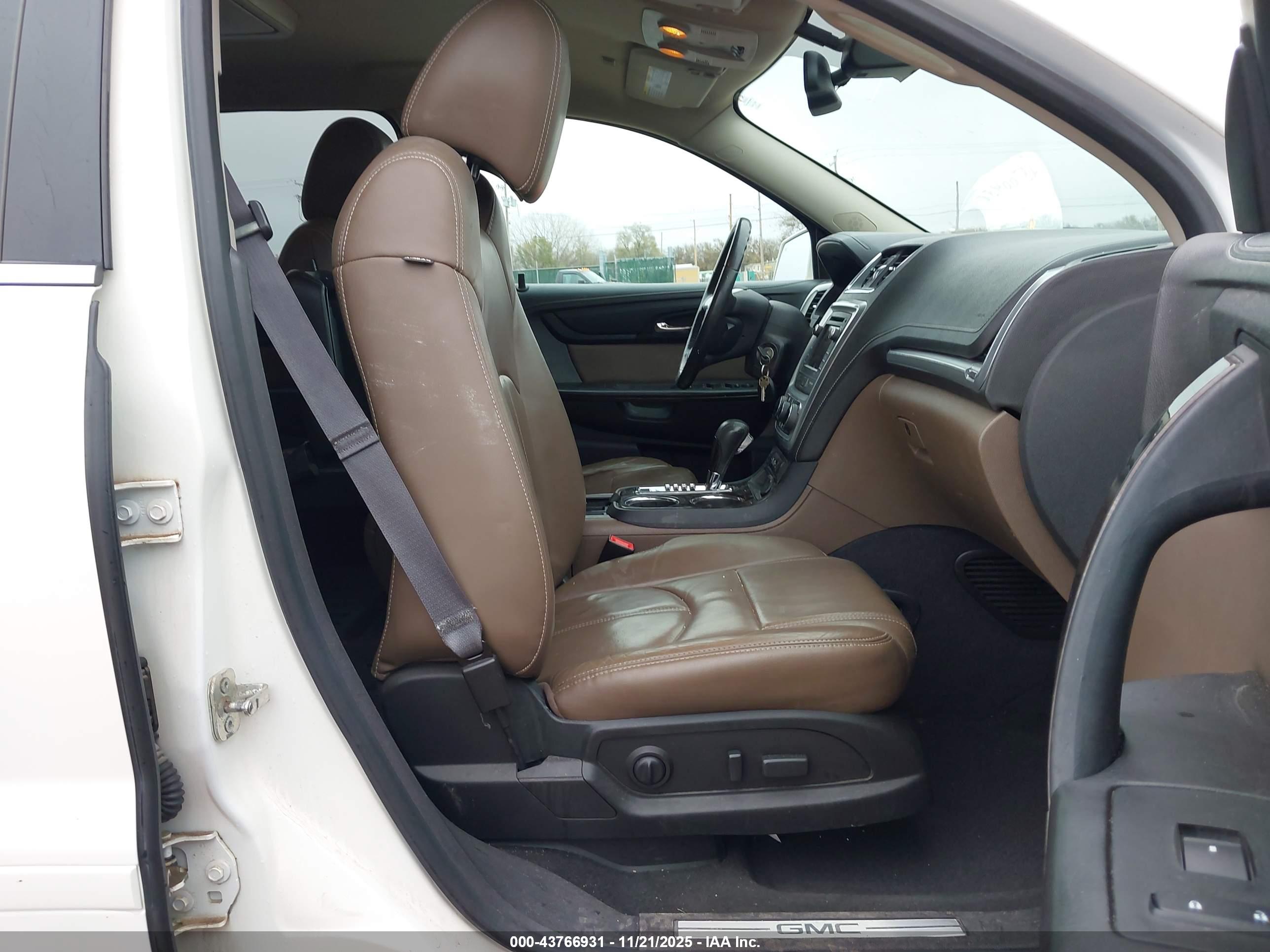 GMC ACADIA image 5