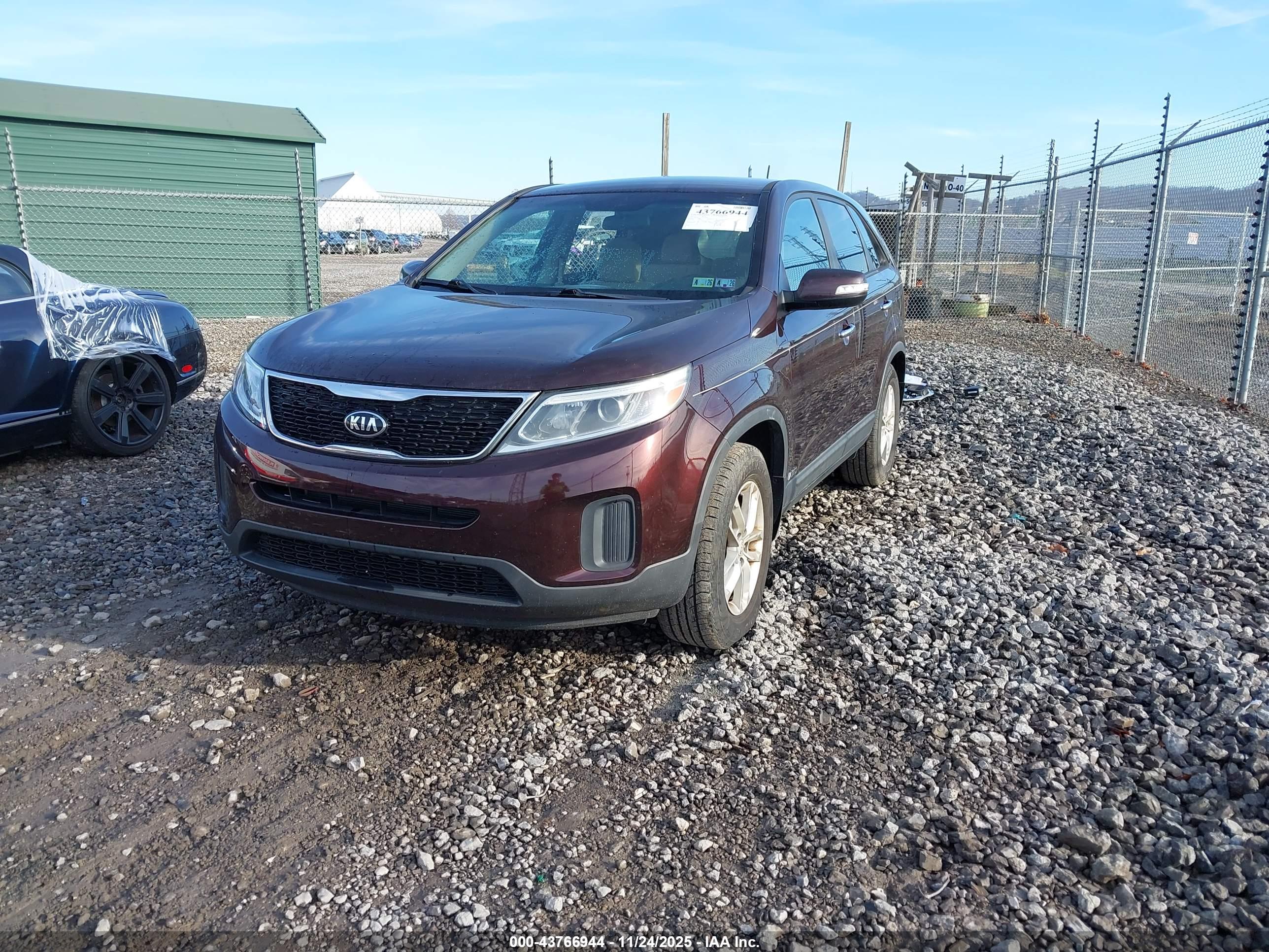 KIA SORENTO image 2