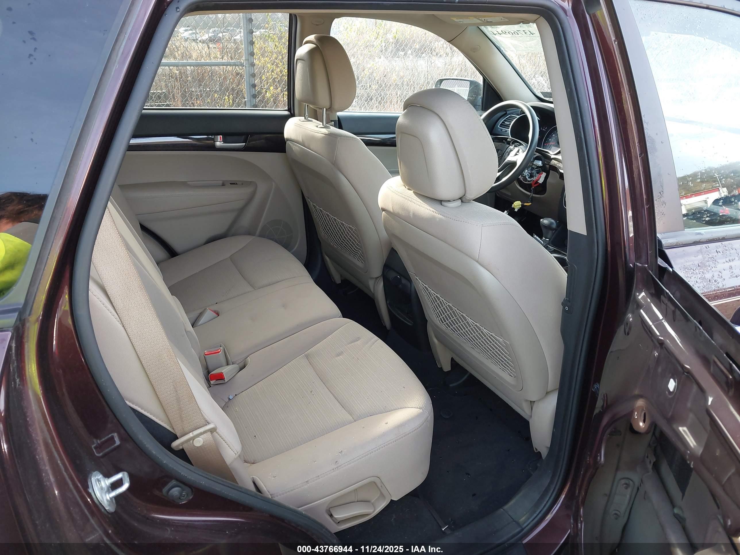 KIA SORENTO image 8