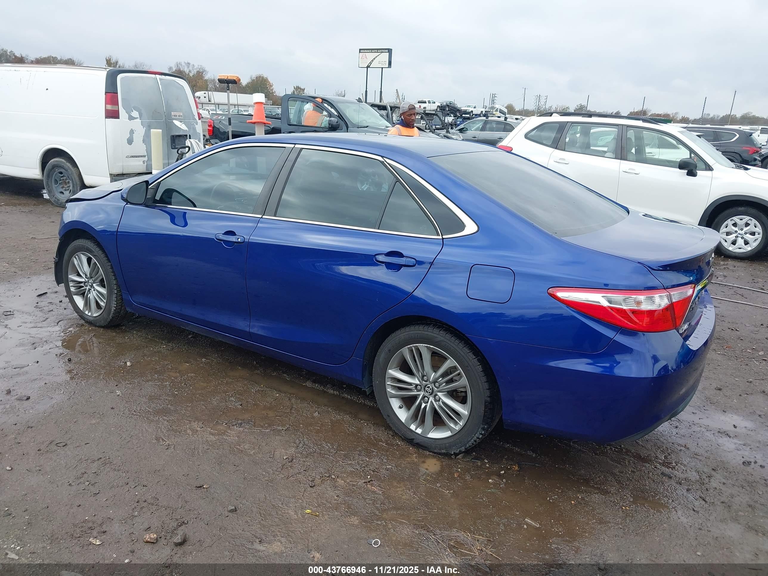 TOYOTA CAMRY image 3