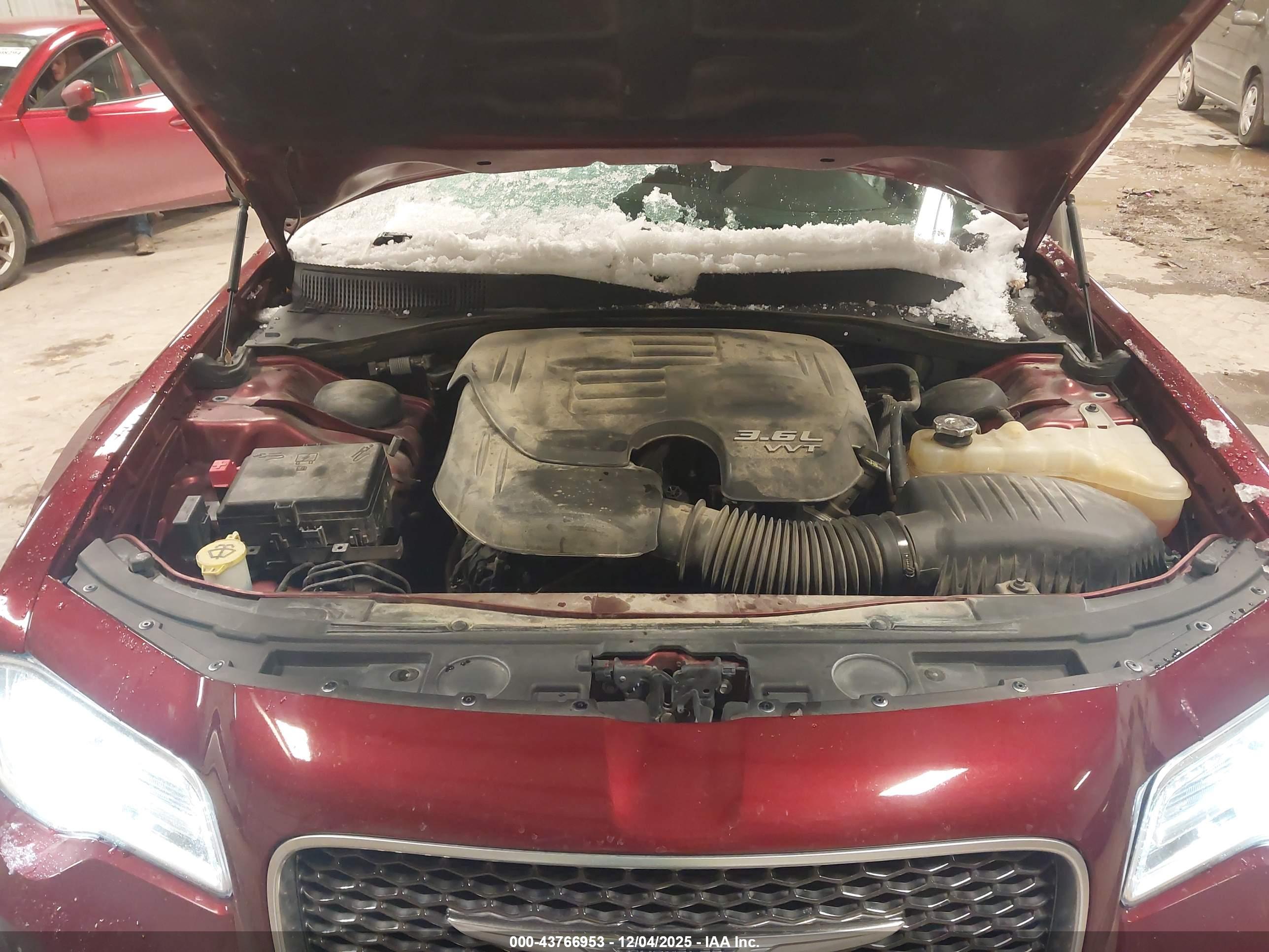 CHRYSLER 300C image 10