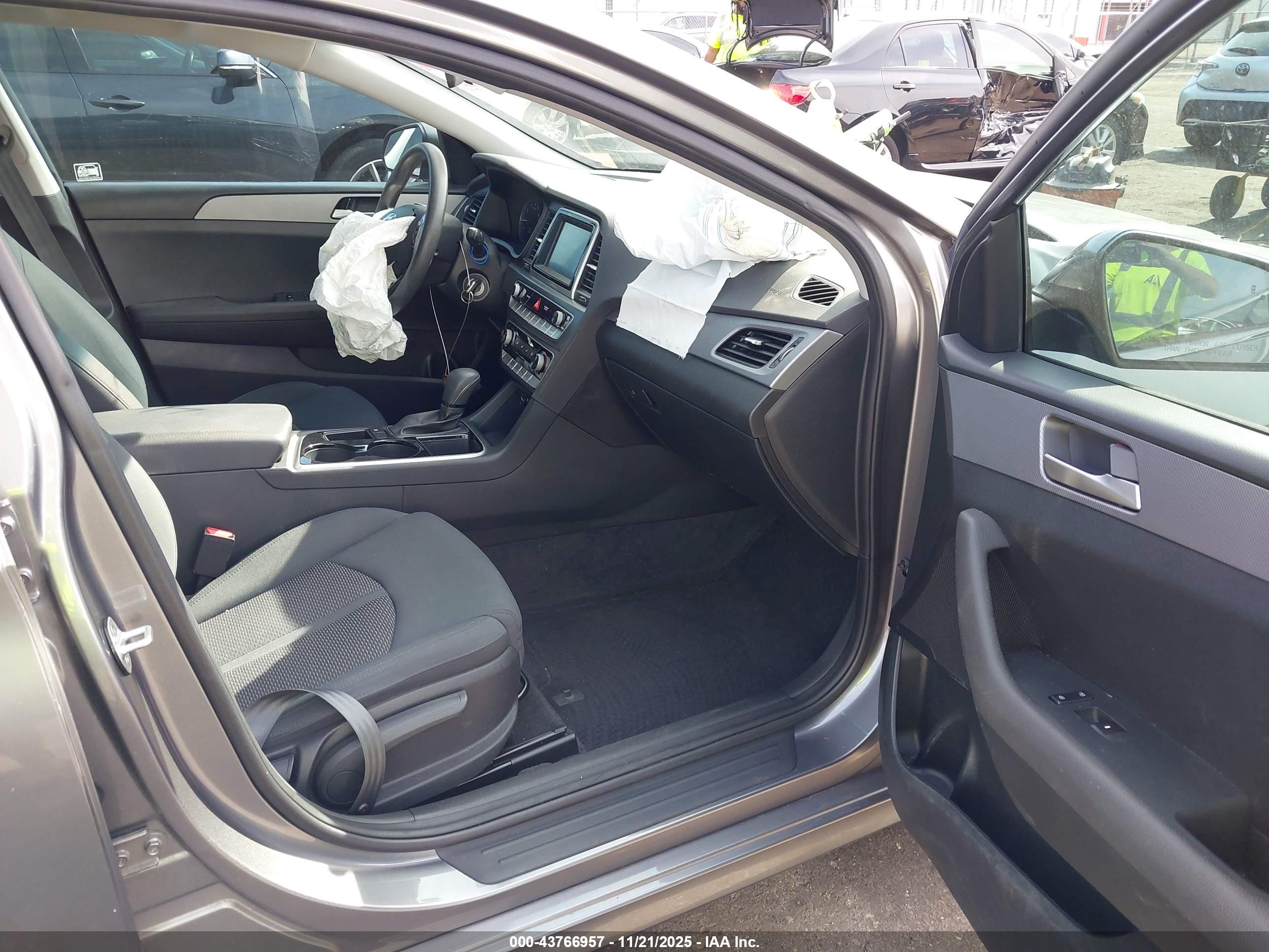 HYUNDAI SONATA image 5