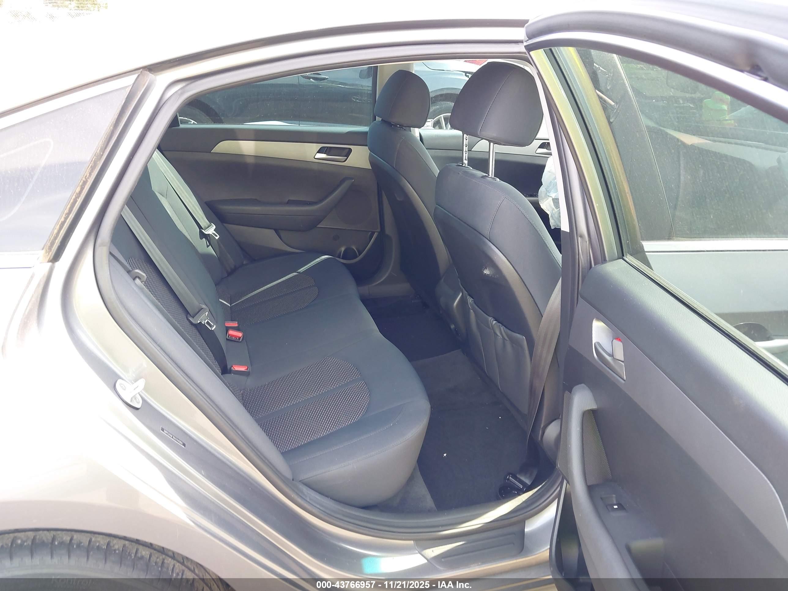 HYUNDAI SONATA image 8