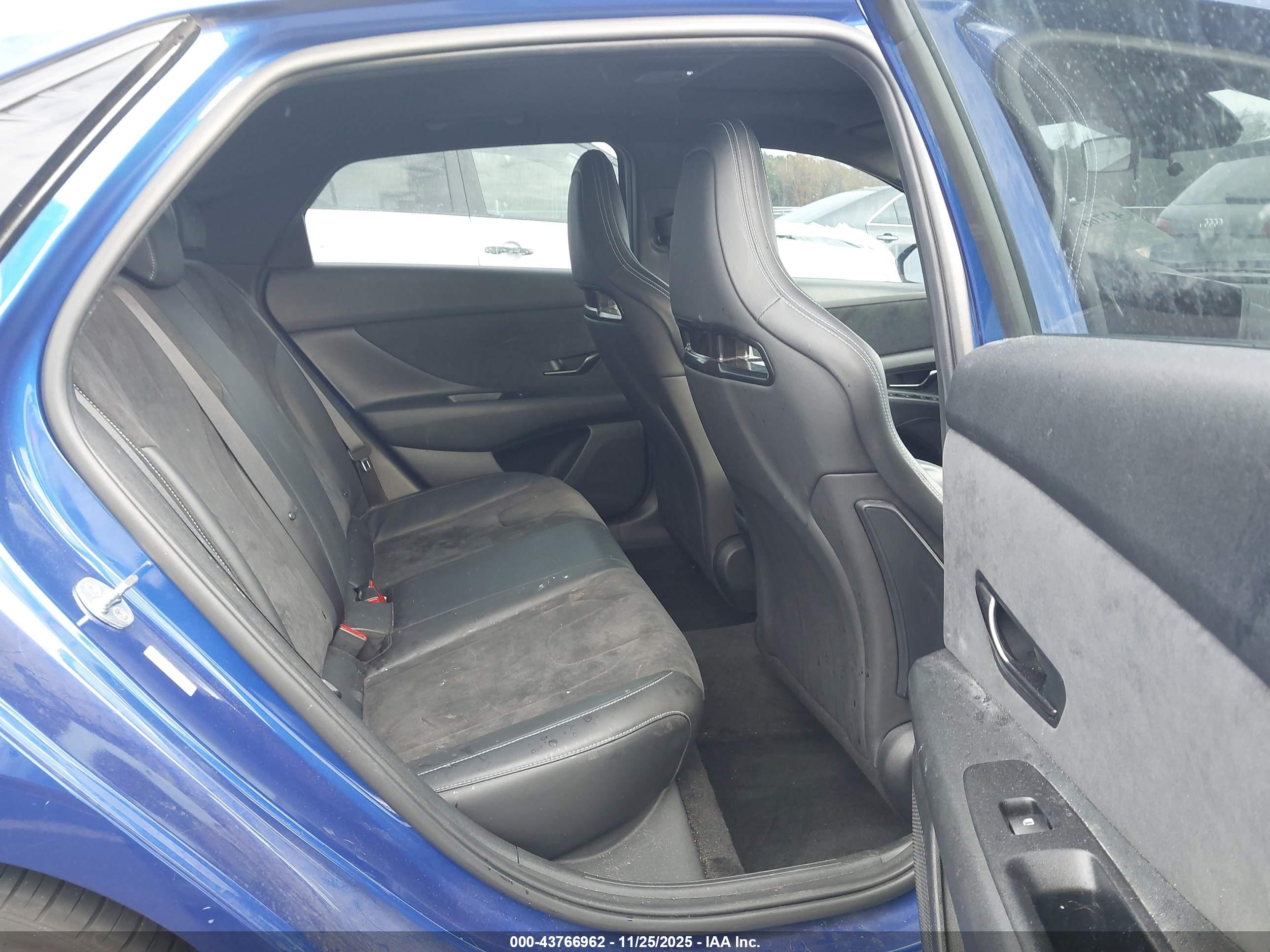 HYUNDAI ELANTRA image 8
