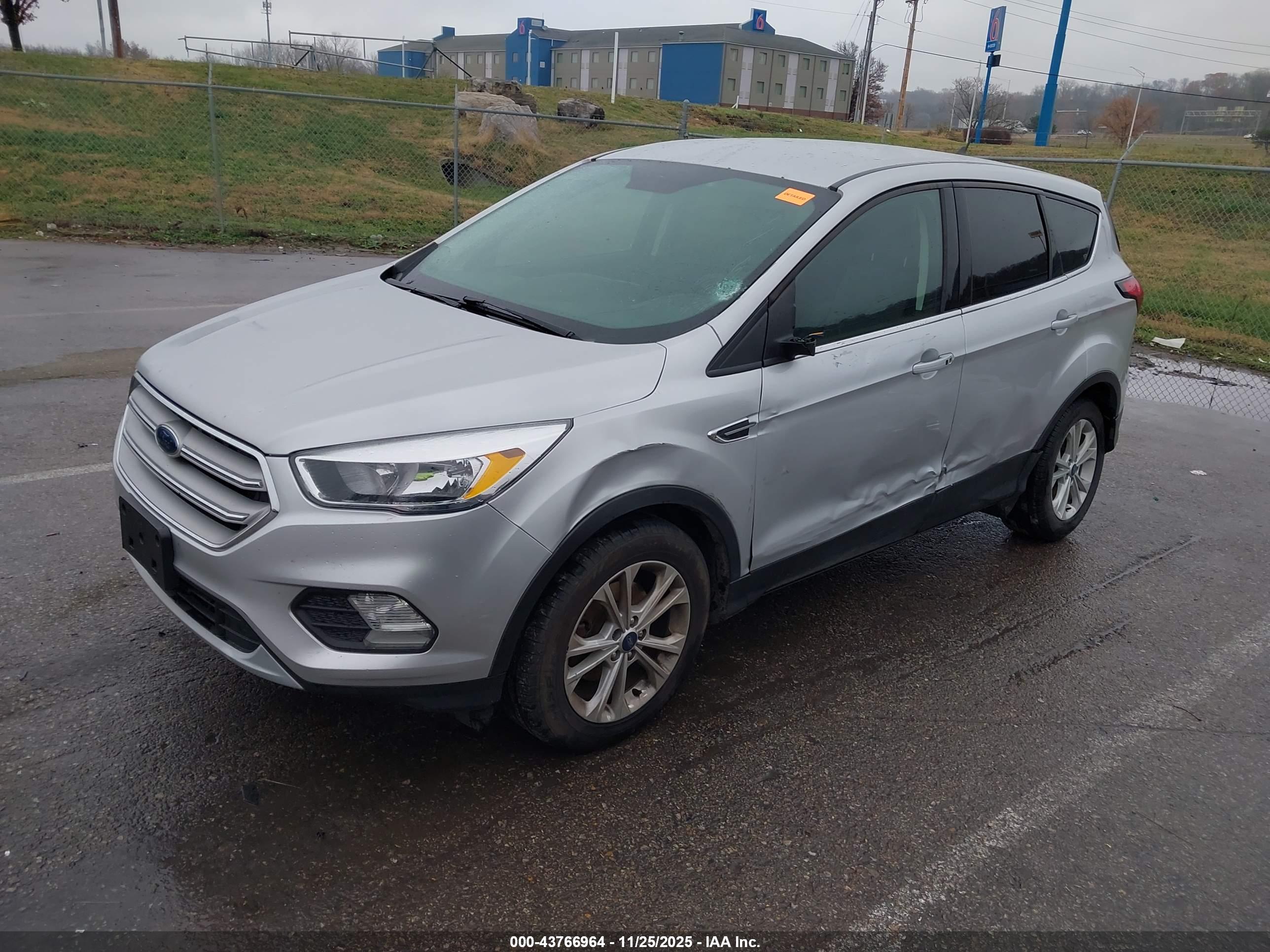 FORD ESCAPE image 2
