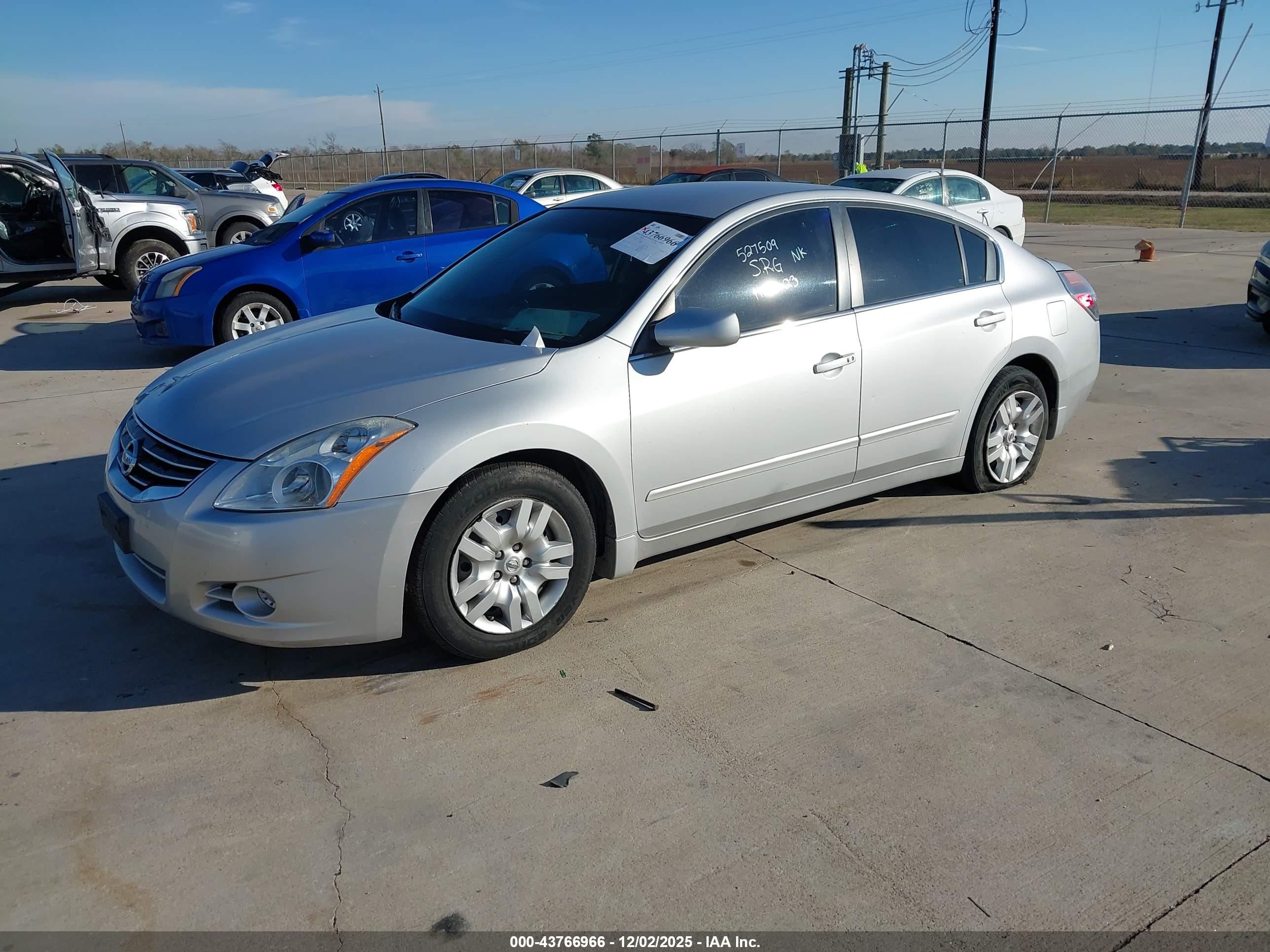 NISSAN ALTIMA image 2
