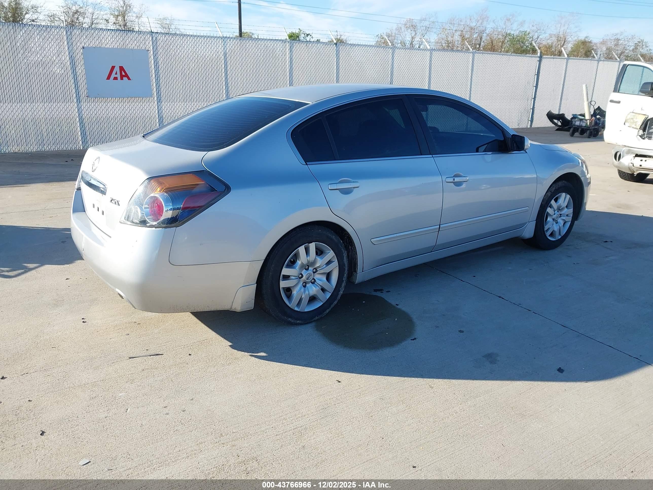 NISSAN ALTIMA image 4