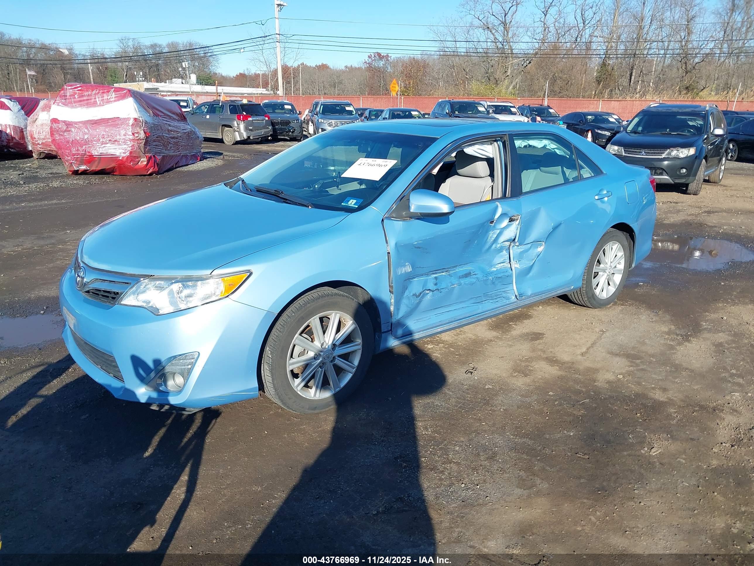 TOYOTA CAMRY image 2