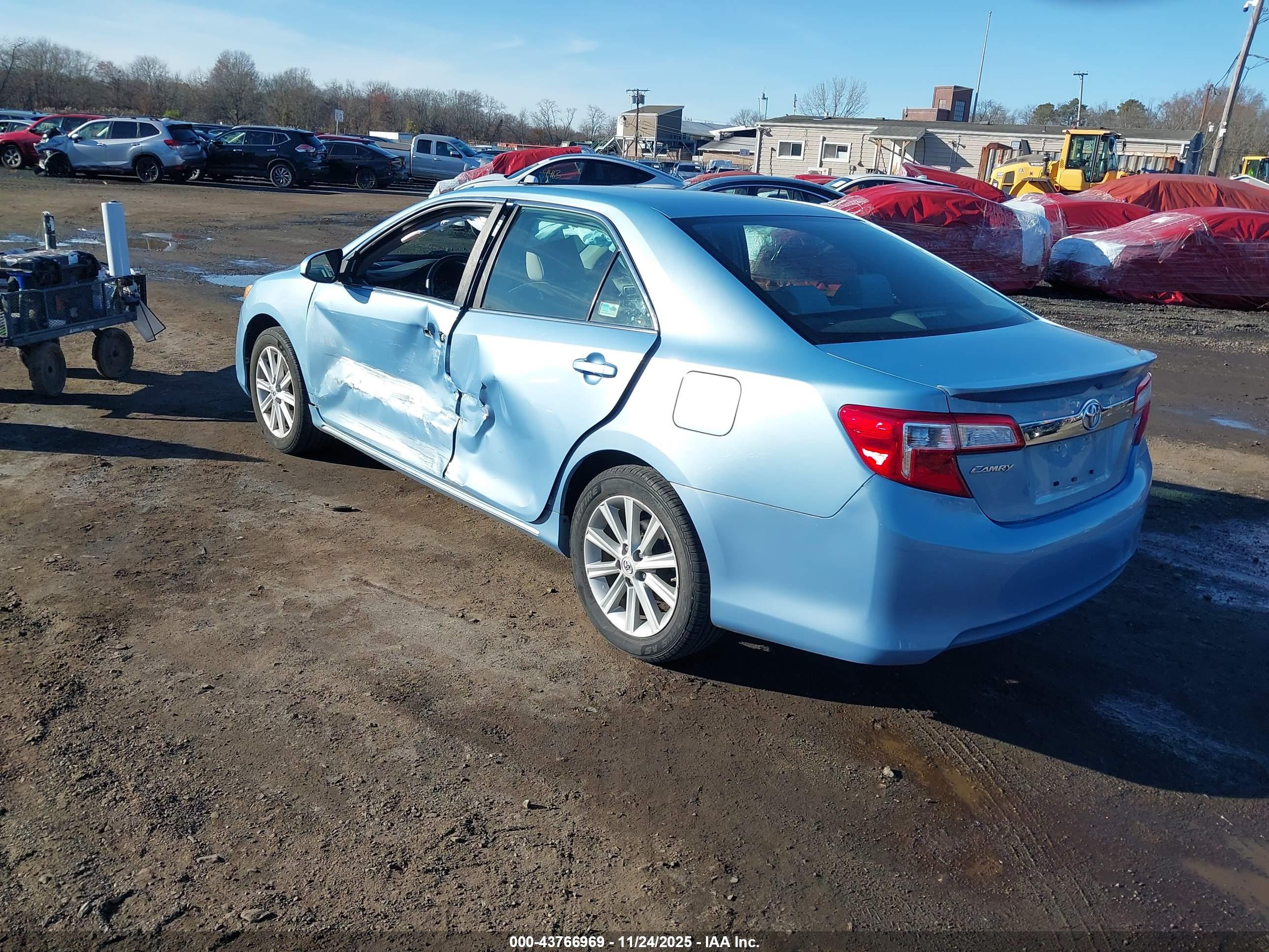 TOYOTA CAMRY image 3