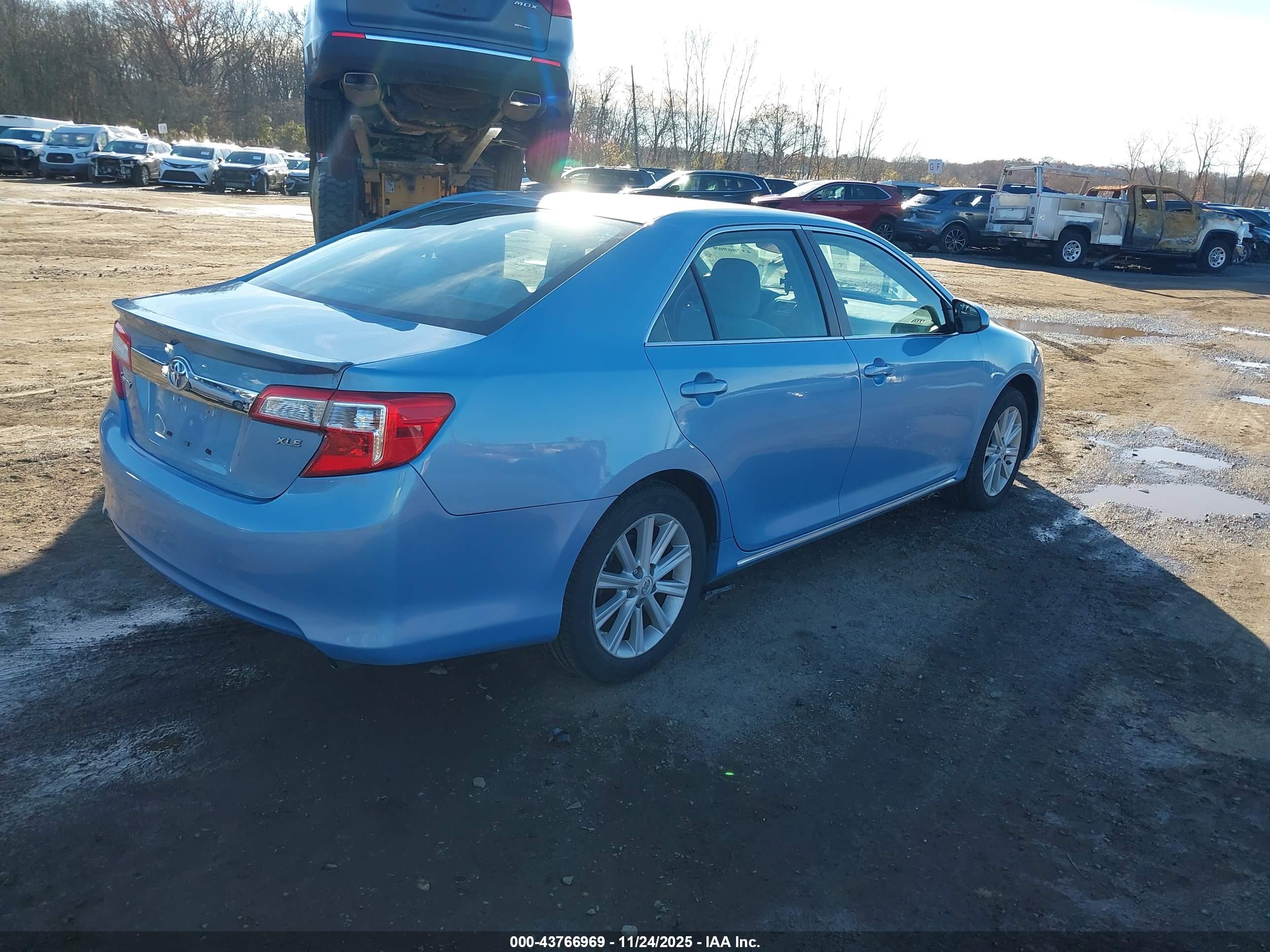 TOYOTA CAMRY image 4