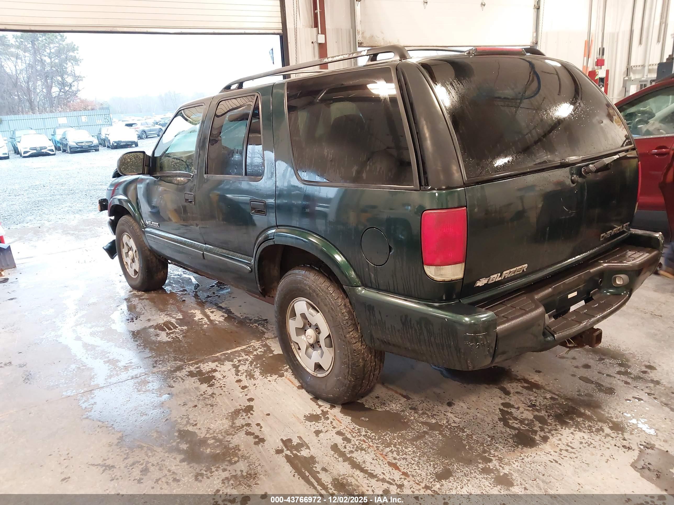 CHEVROLET BLAZER image 3