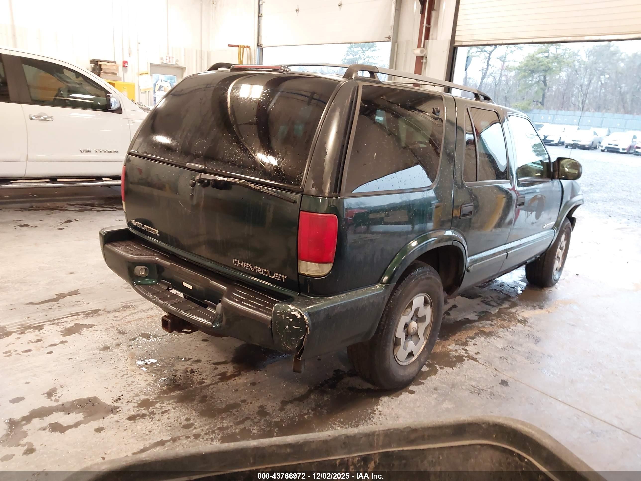 CHEVROLET BLAZER image 4
