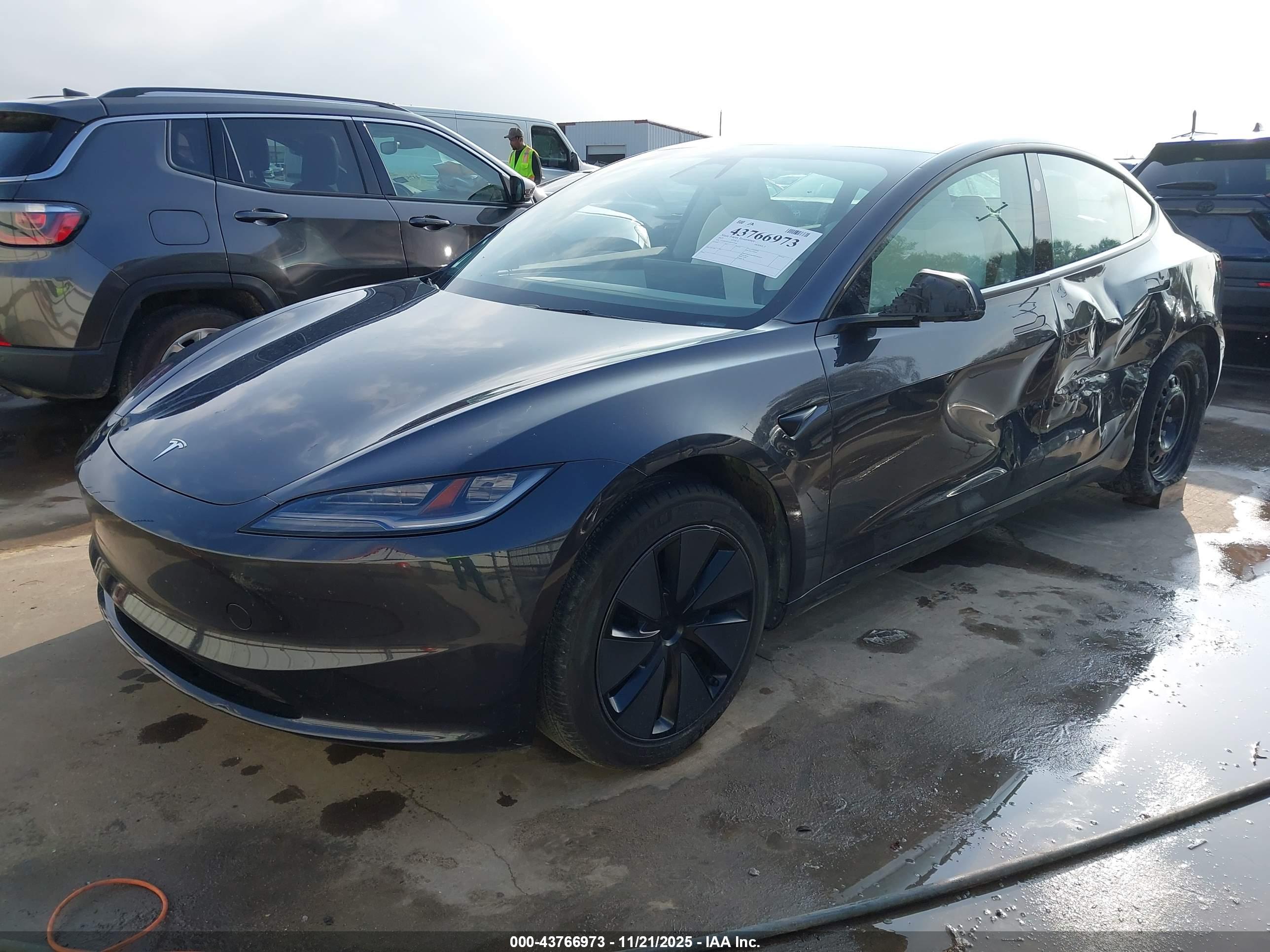 TESLA MODEL image 2