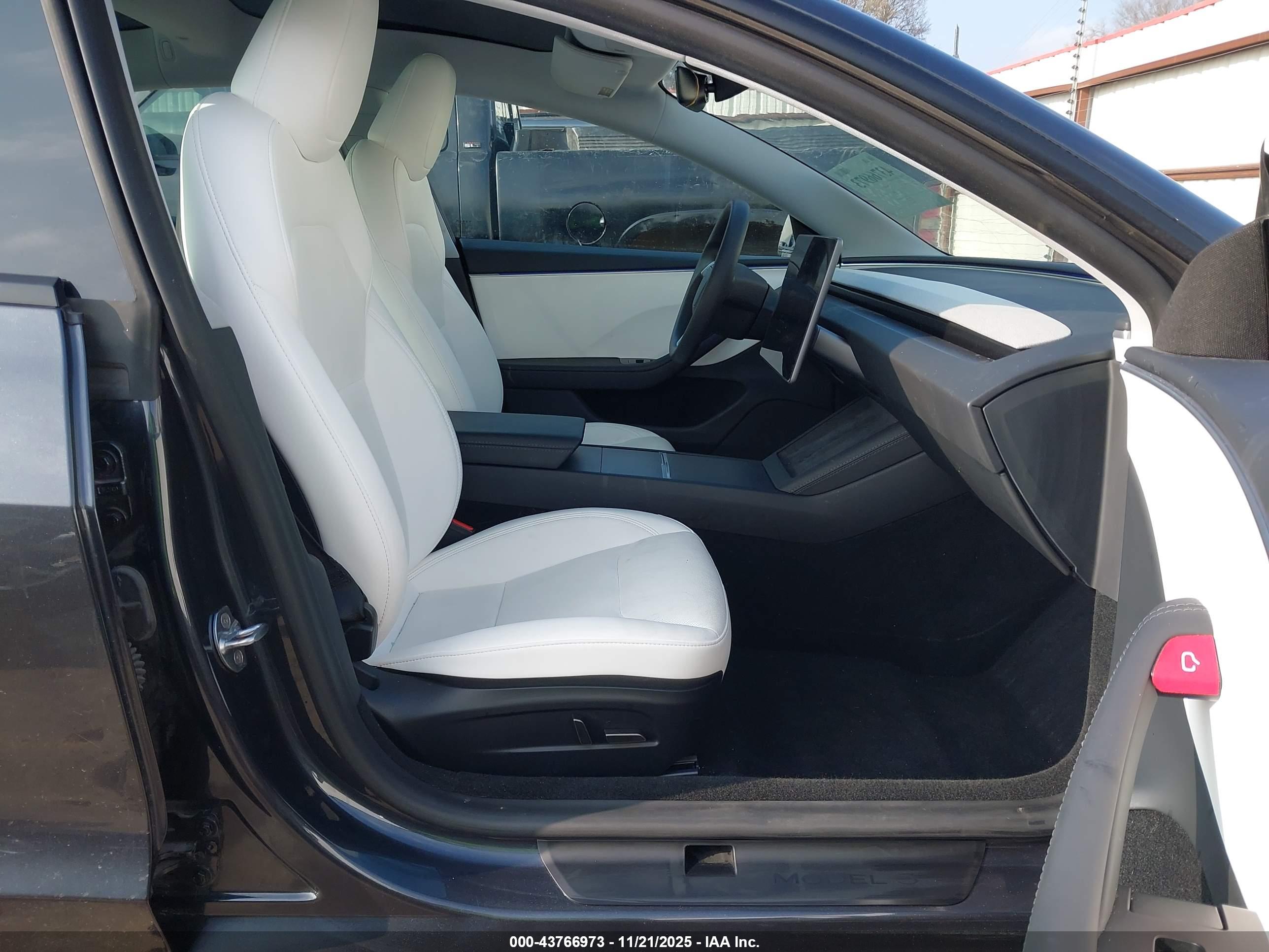 TESLA MODEL image 5