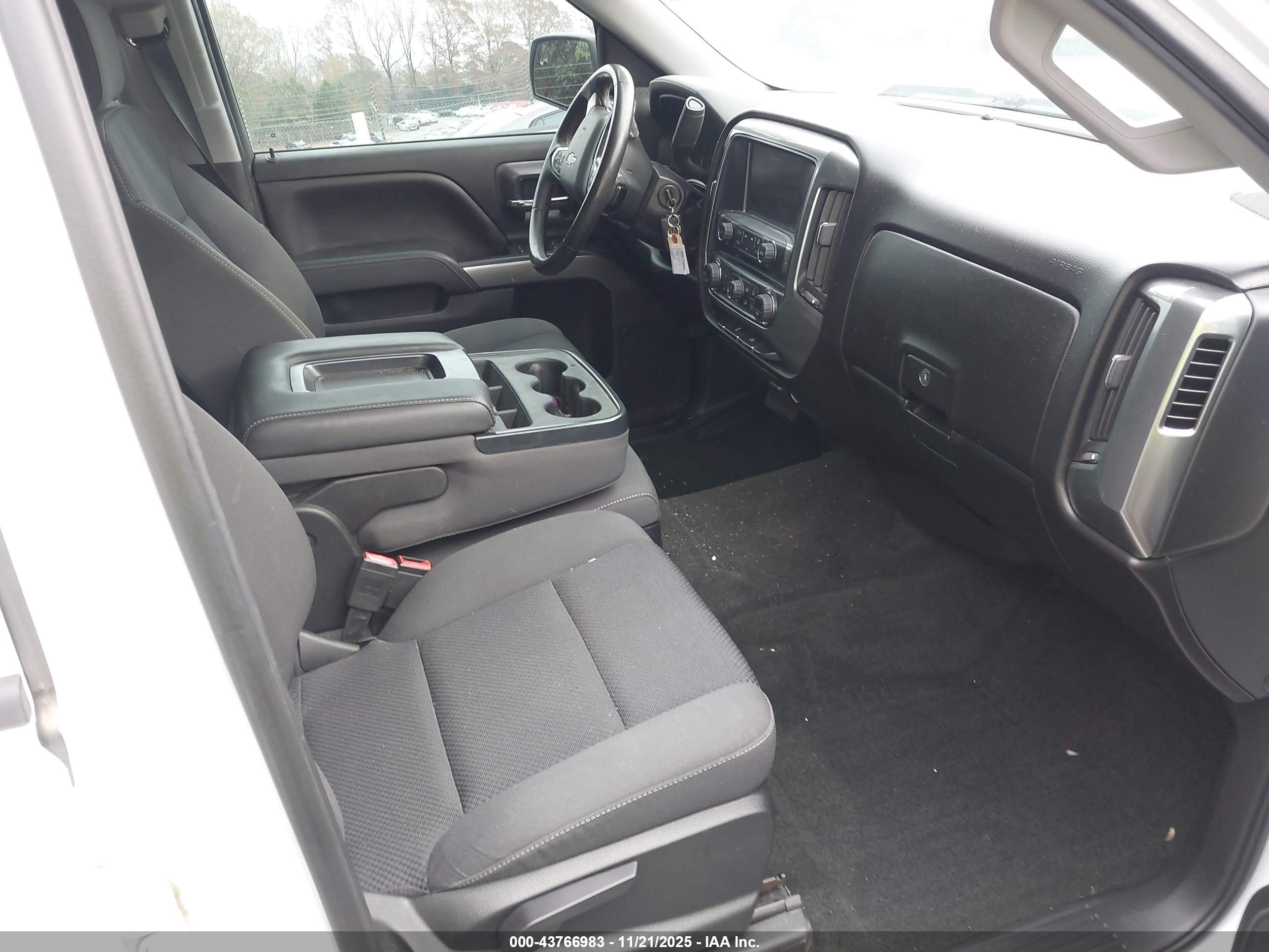 CHEVROLET SILVERADO image 5