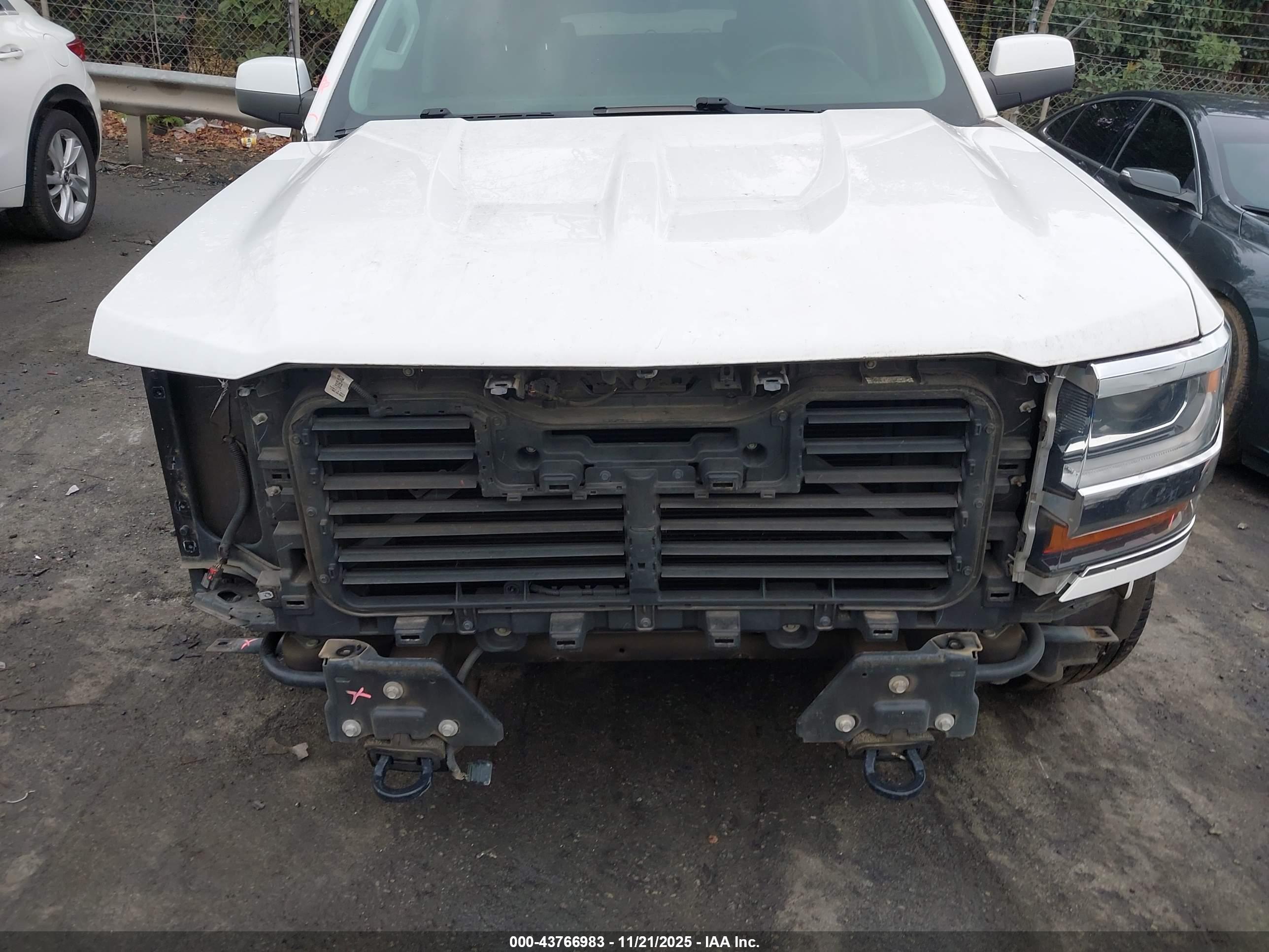 CHEVROLET SILVERADO image 6