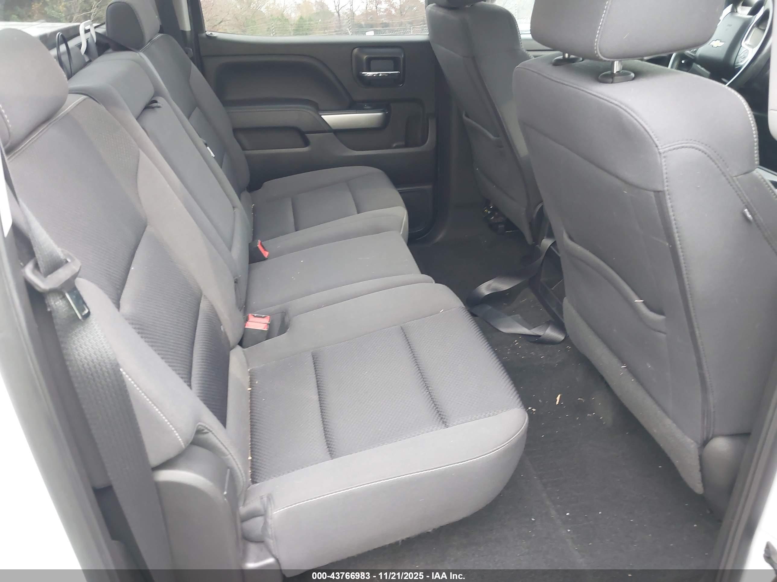 CHEVROLET SILVERADO image 8