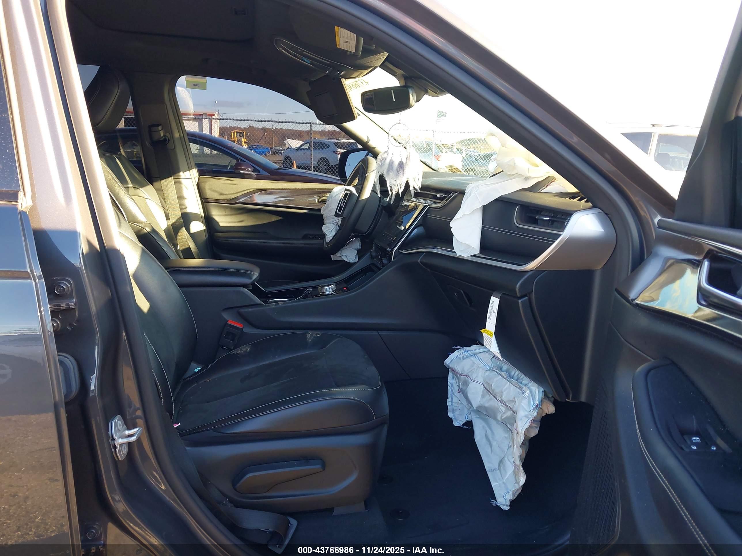 JEEP GRAND image 5
