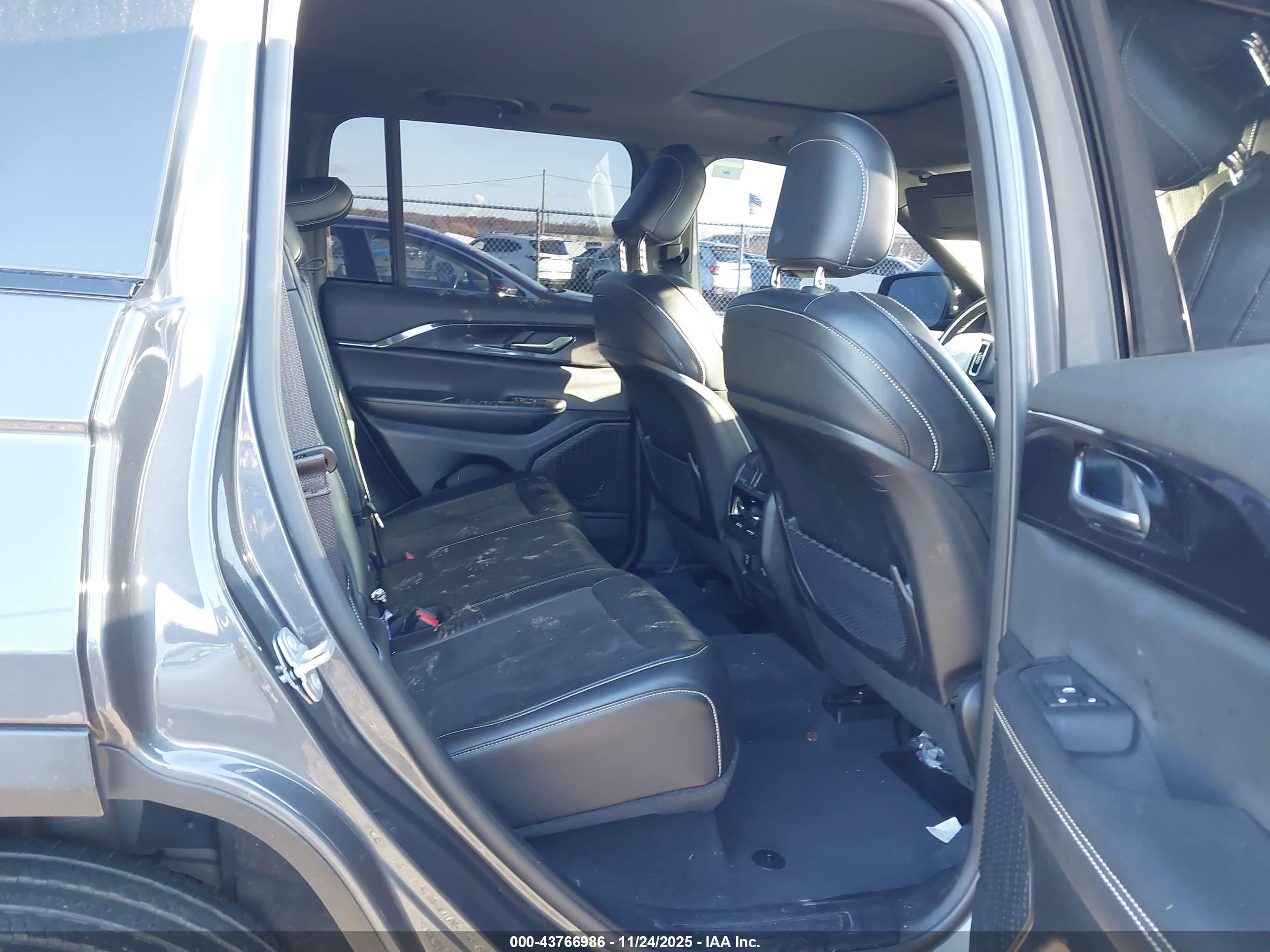 JEEP GRAND image 8