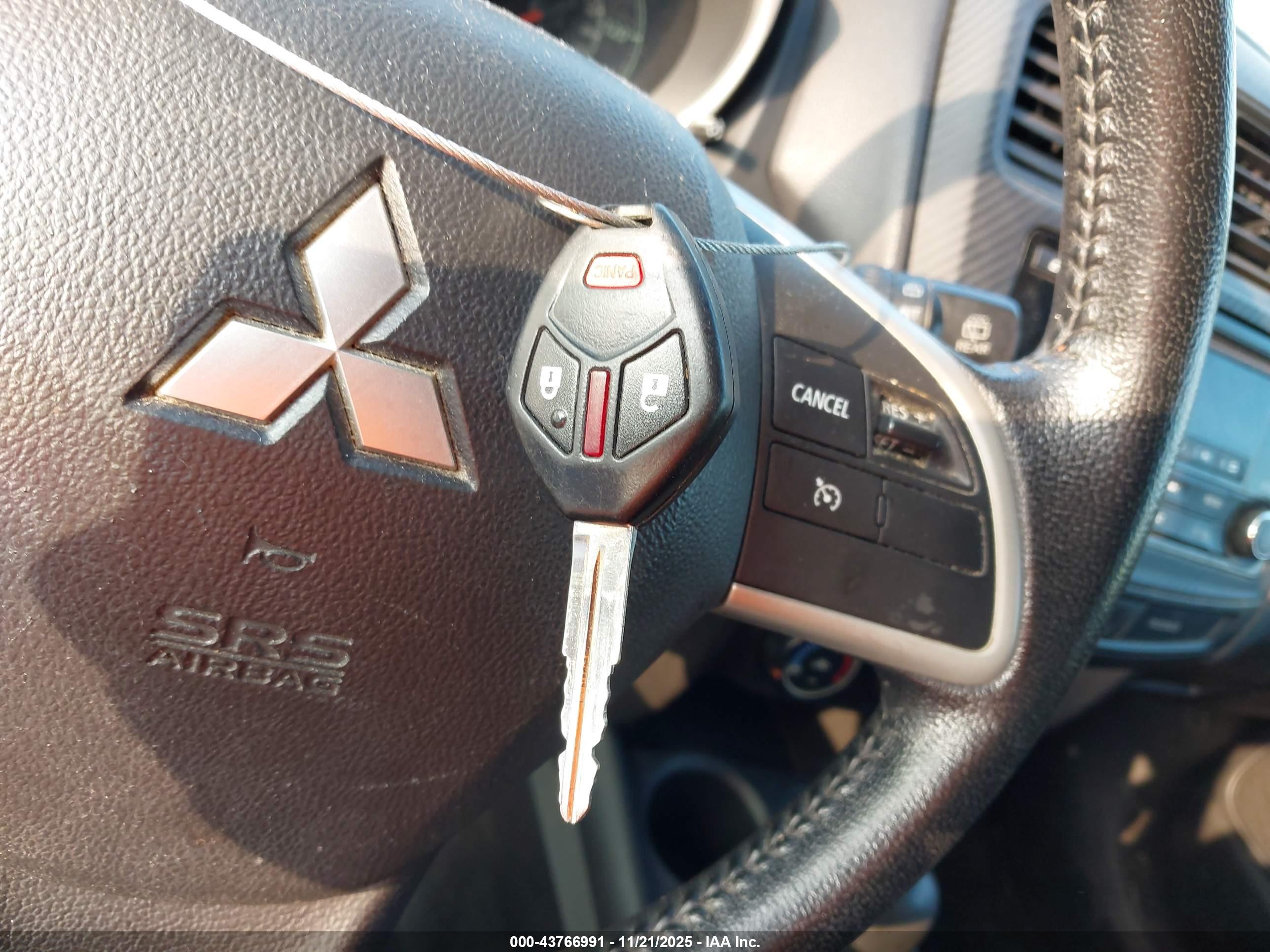MITSUBISHI OUTLANDER image 11