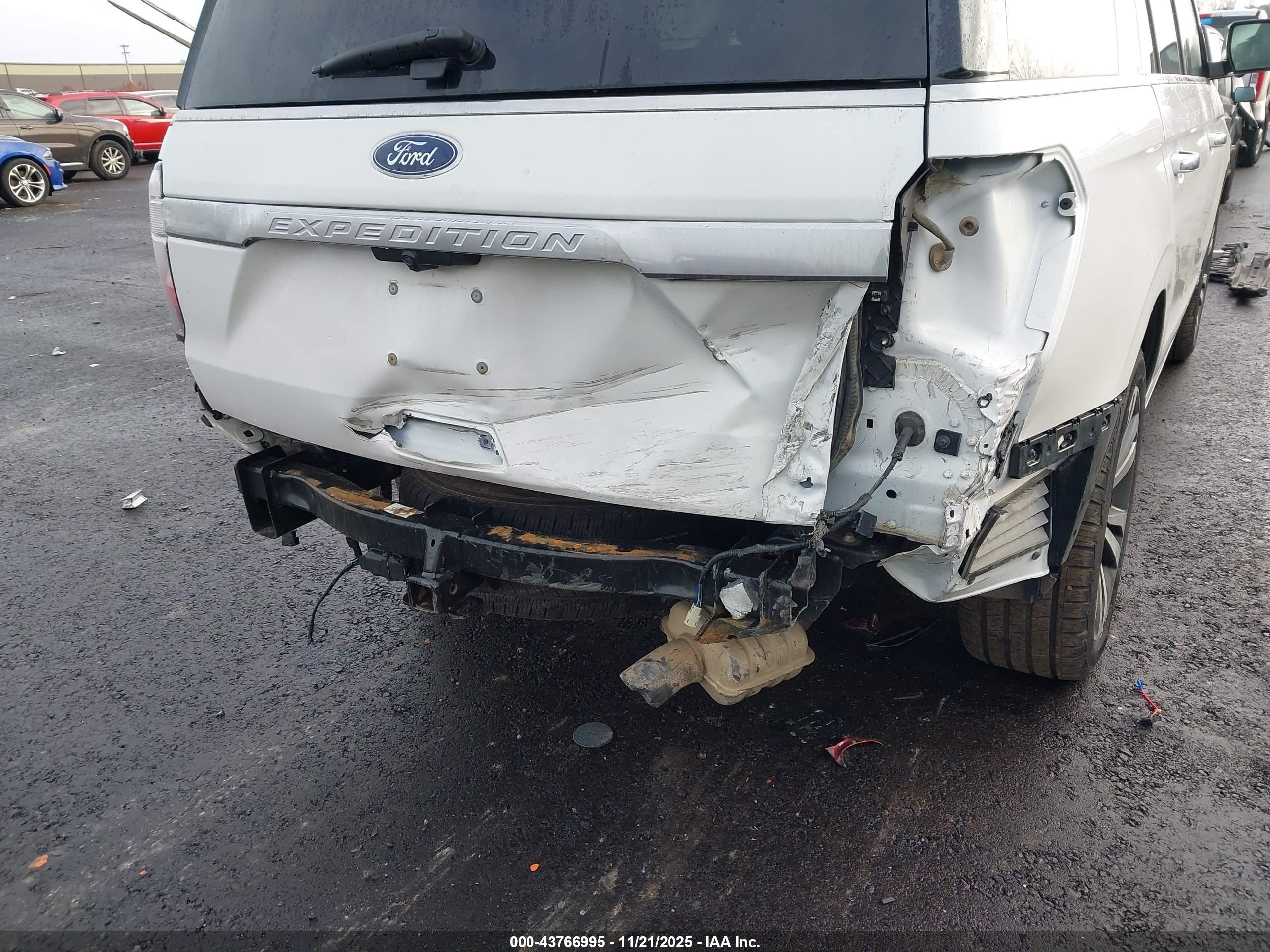 FORD EXPEDITION image 6