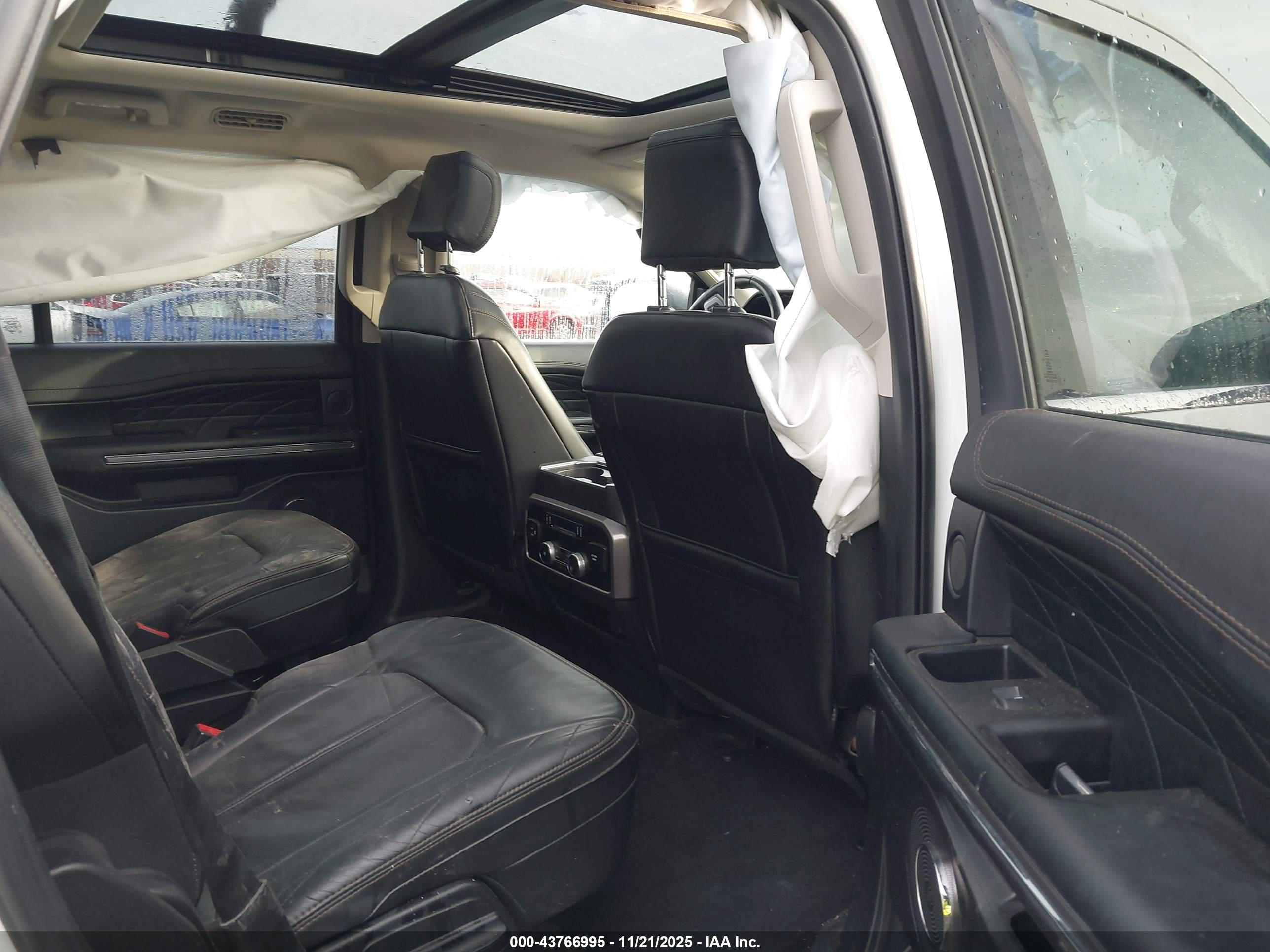 FORD EXPEDITION image 8