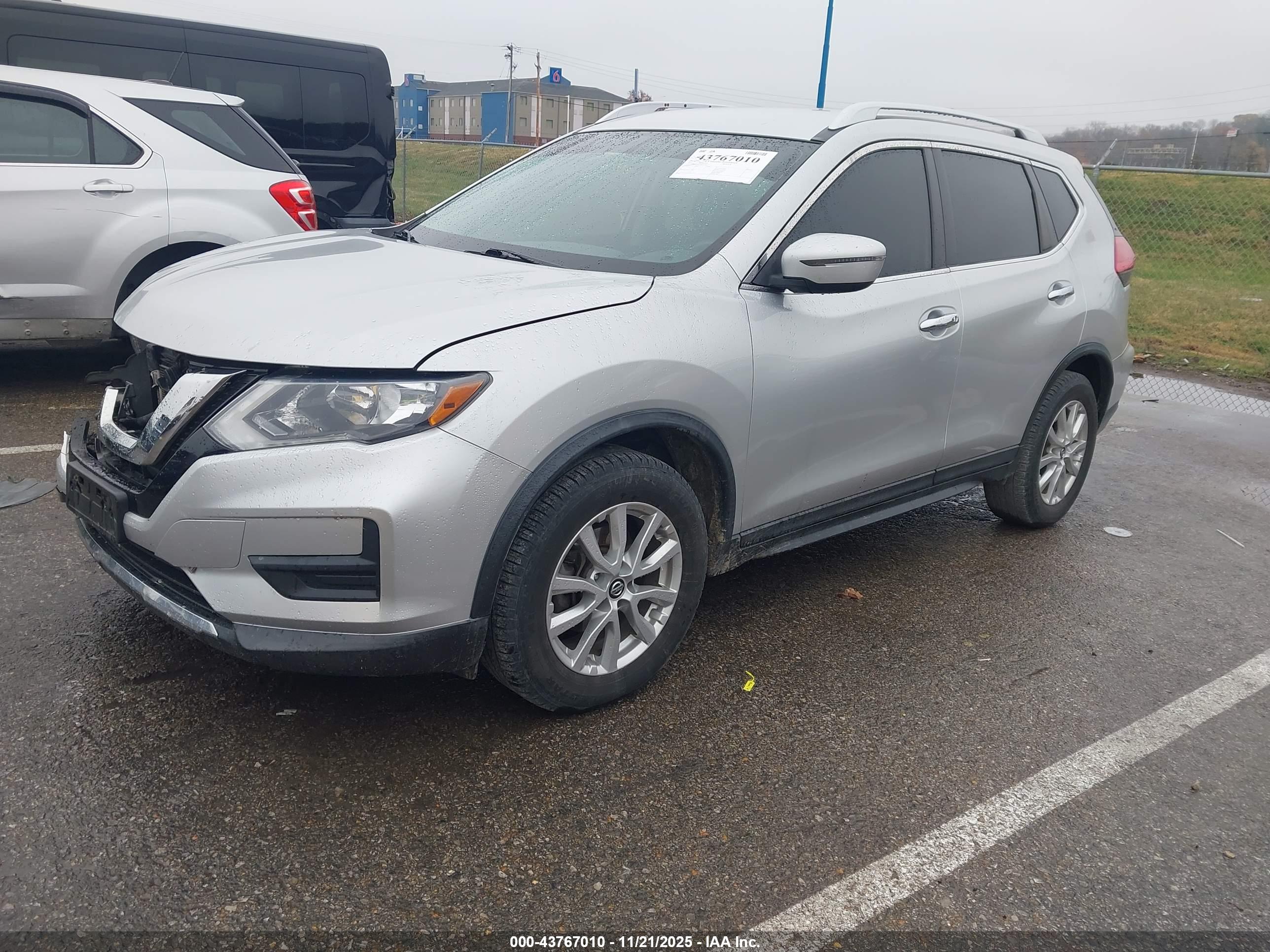NISSAN ROGUE image 2