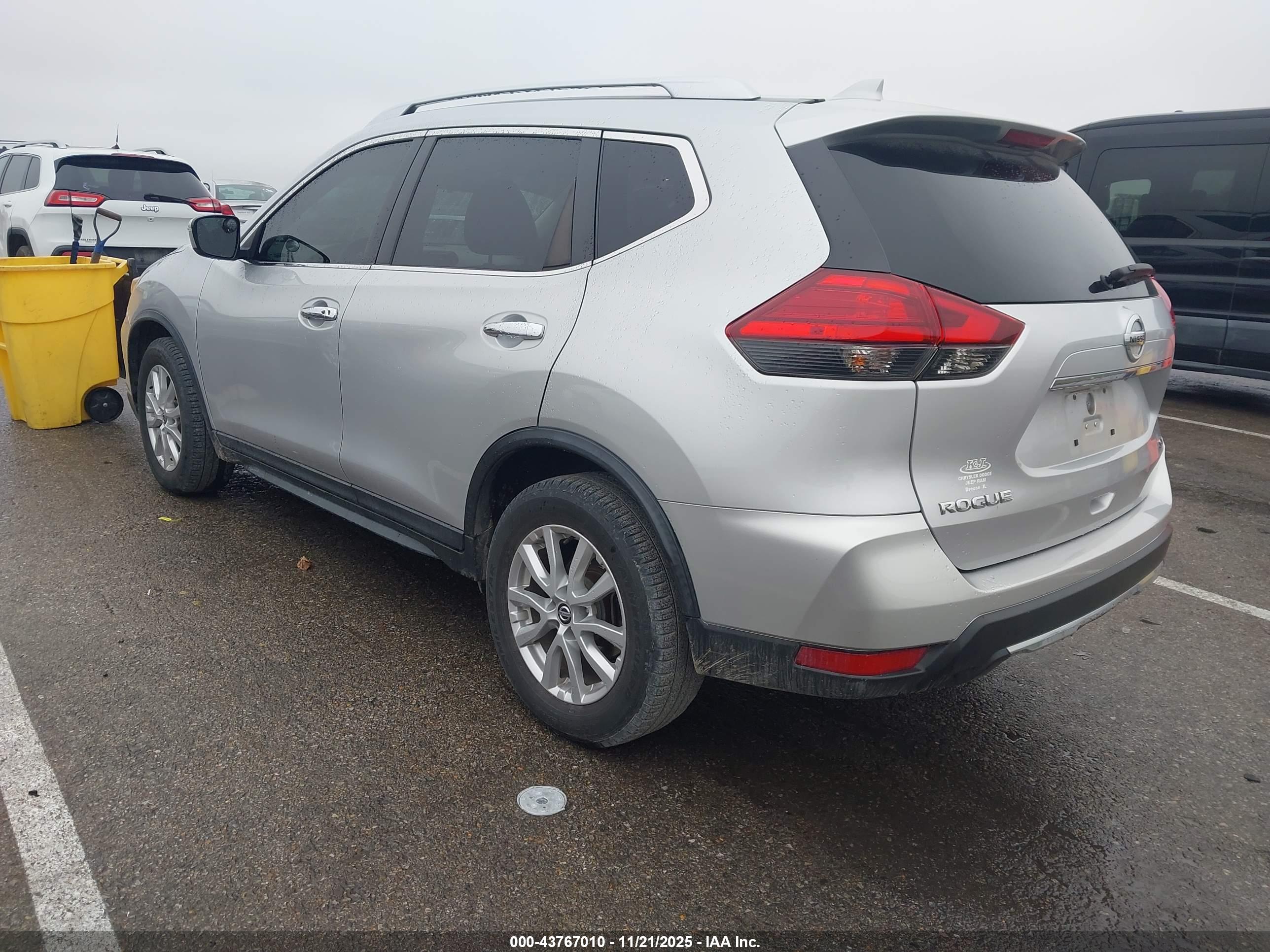 NISSAN ROGUE image 3