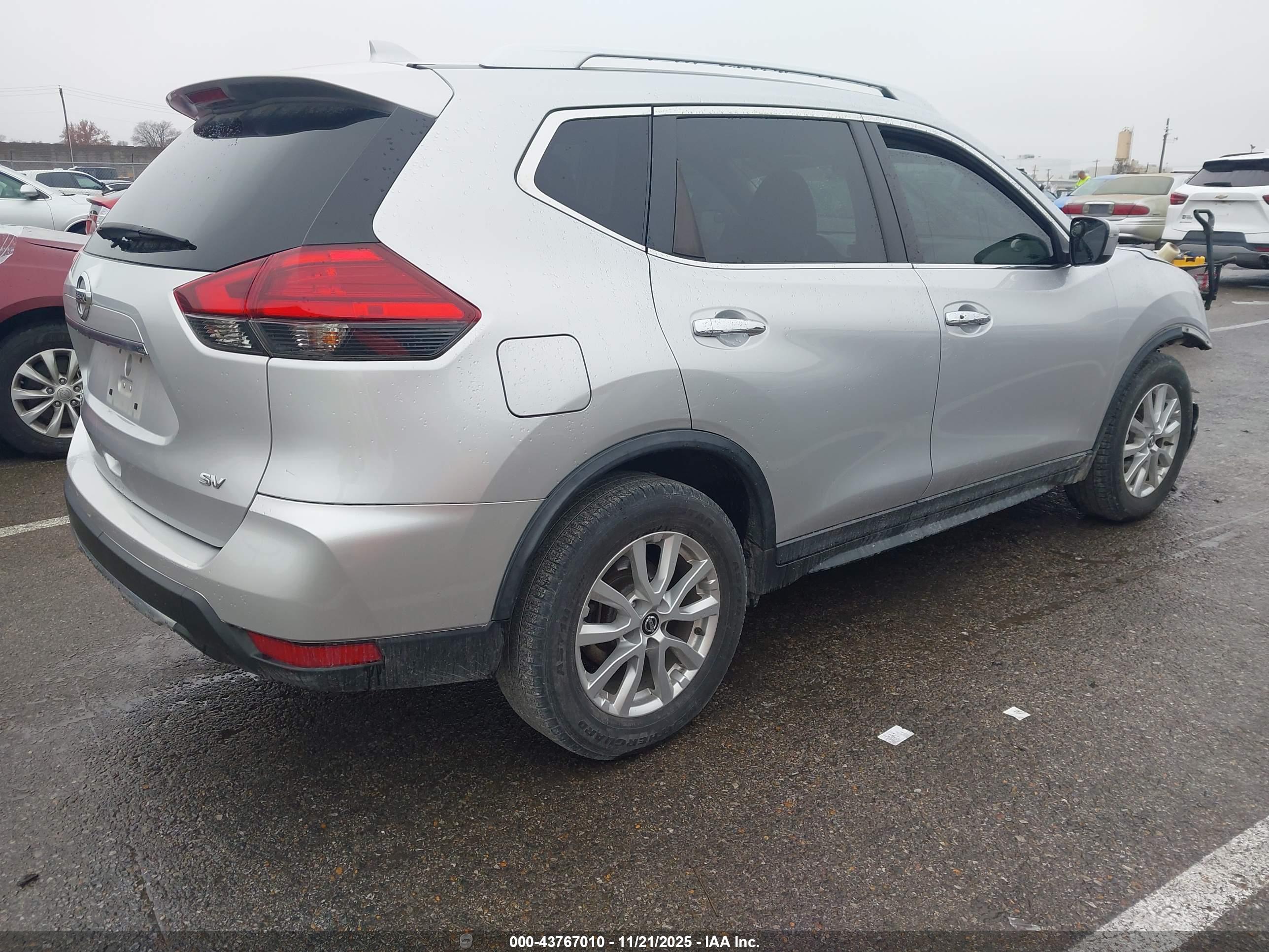 NISSAN ROGUE image 4