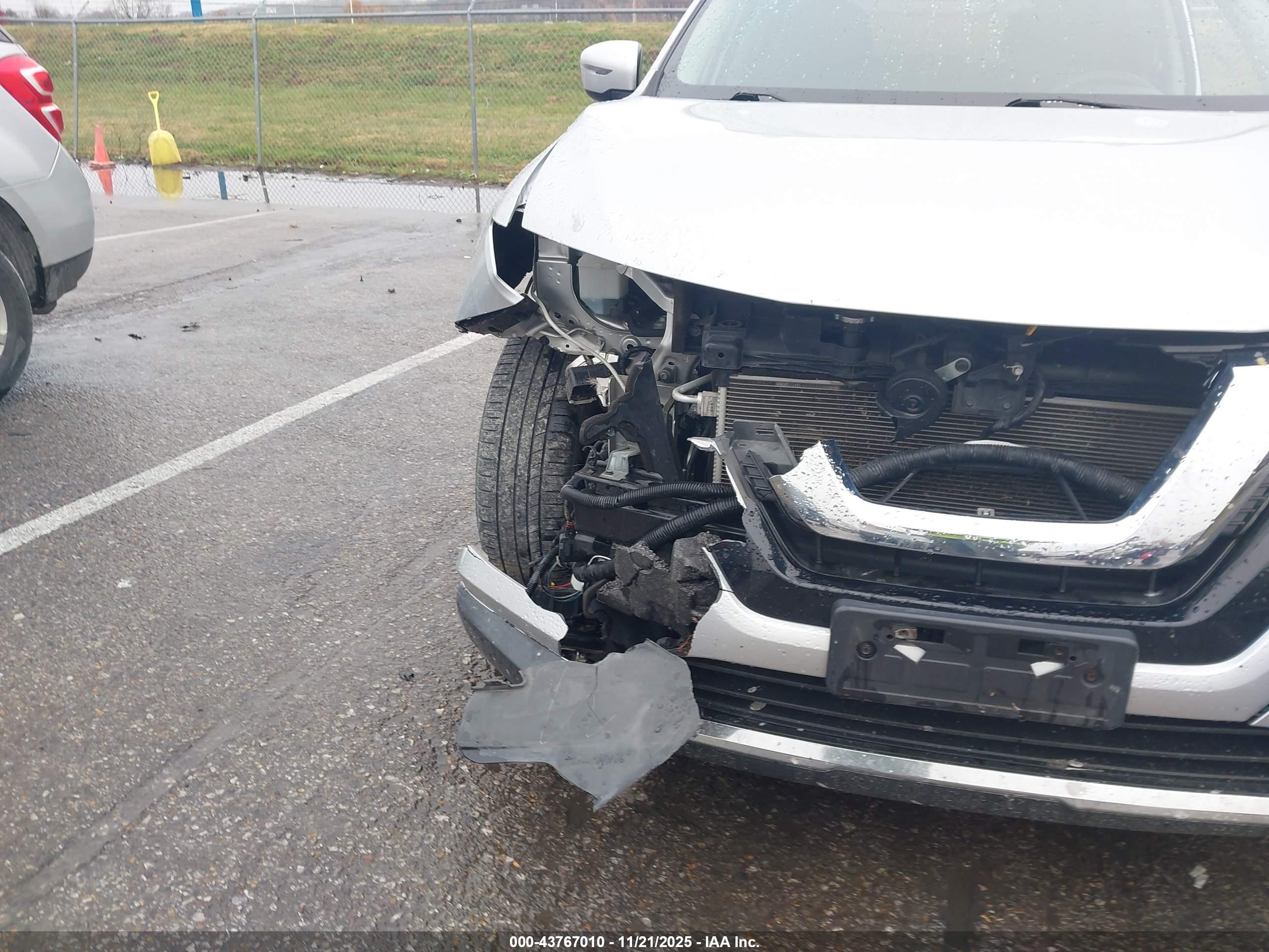 NISSAN ROGUE image 6