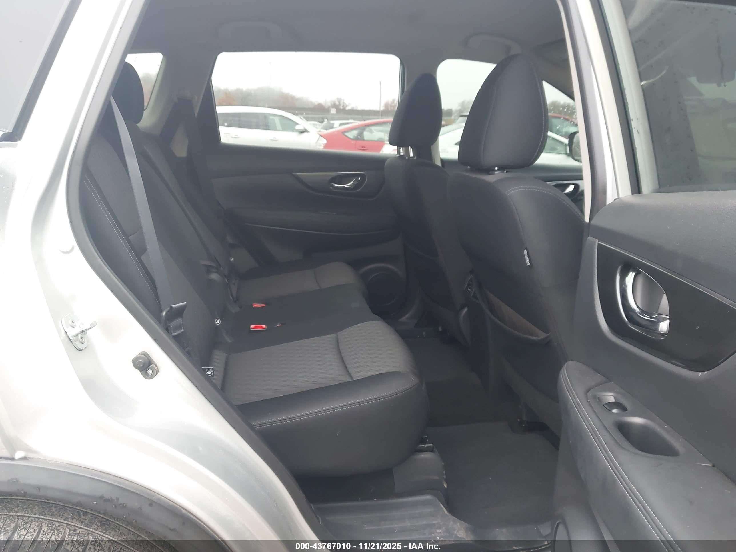 NISSAN ROGUE image 8