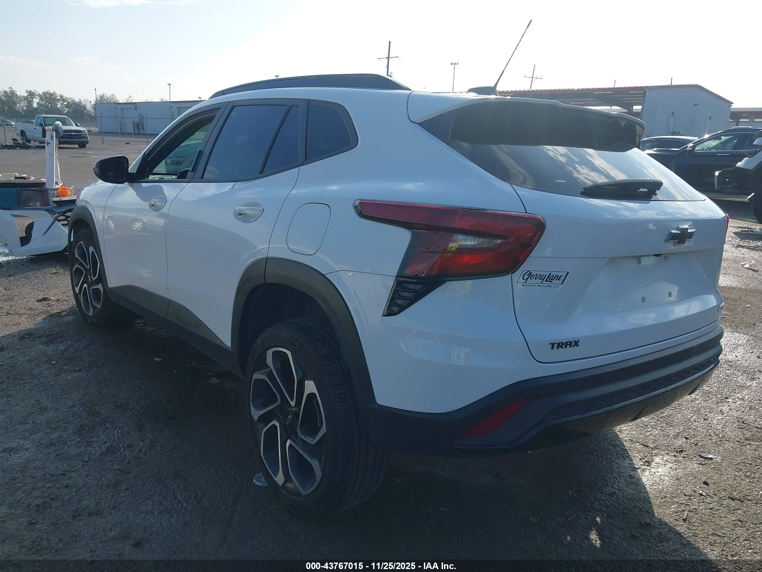 CHEVROLET TRAX image 3