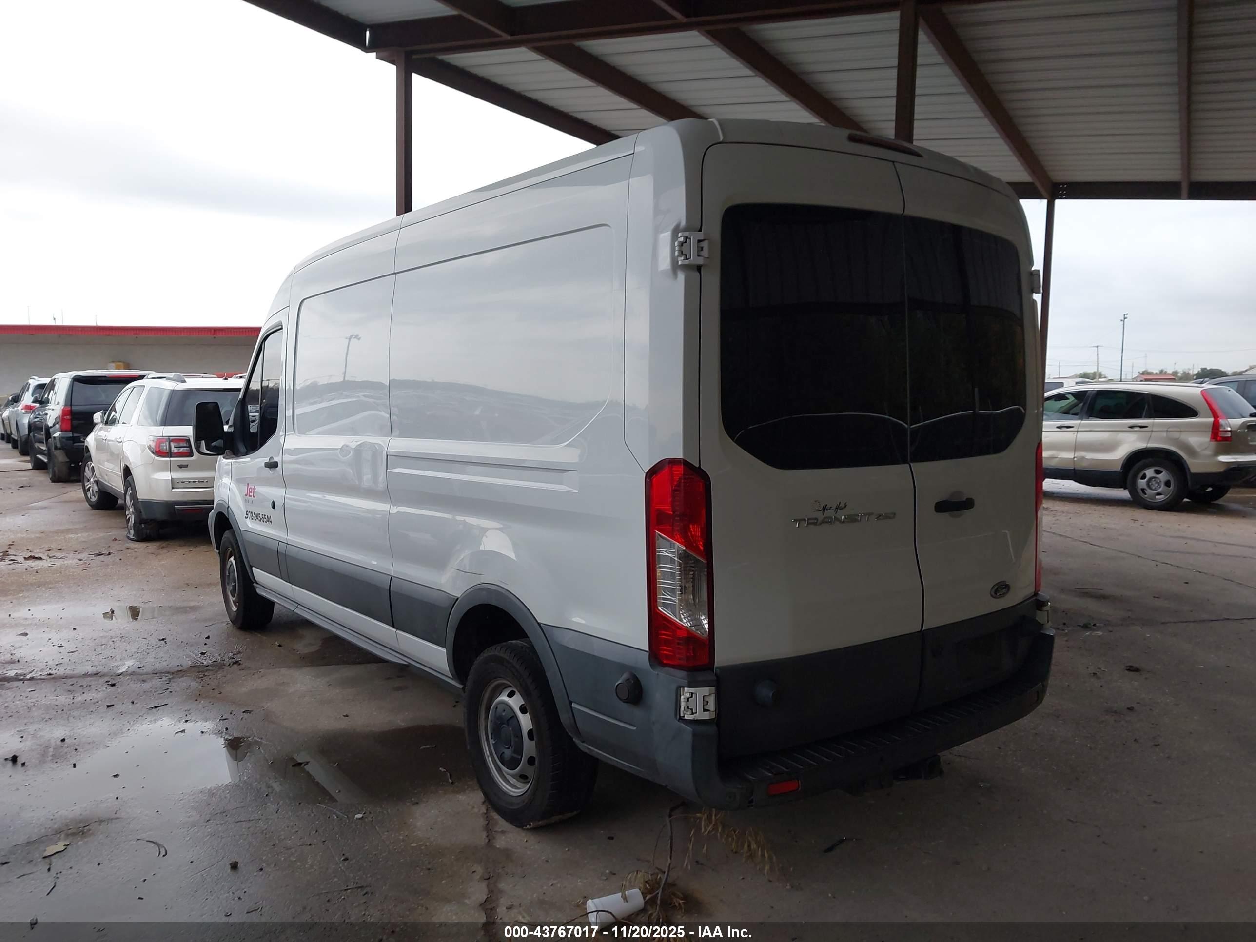 FORD TRANSIT-250 image 3