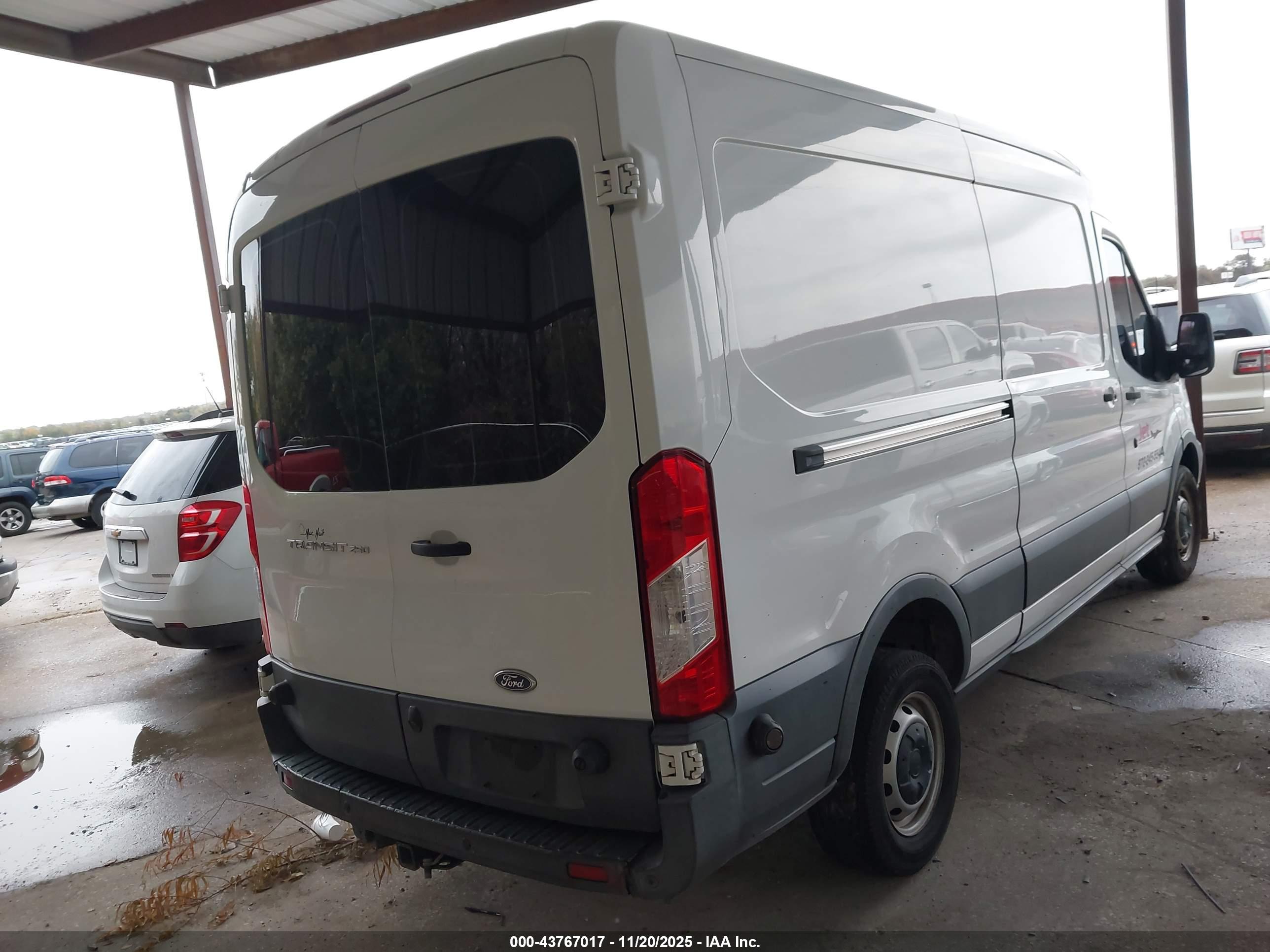 FORD TRANSIT-250 image 4