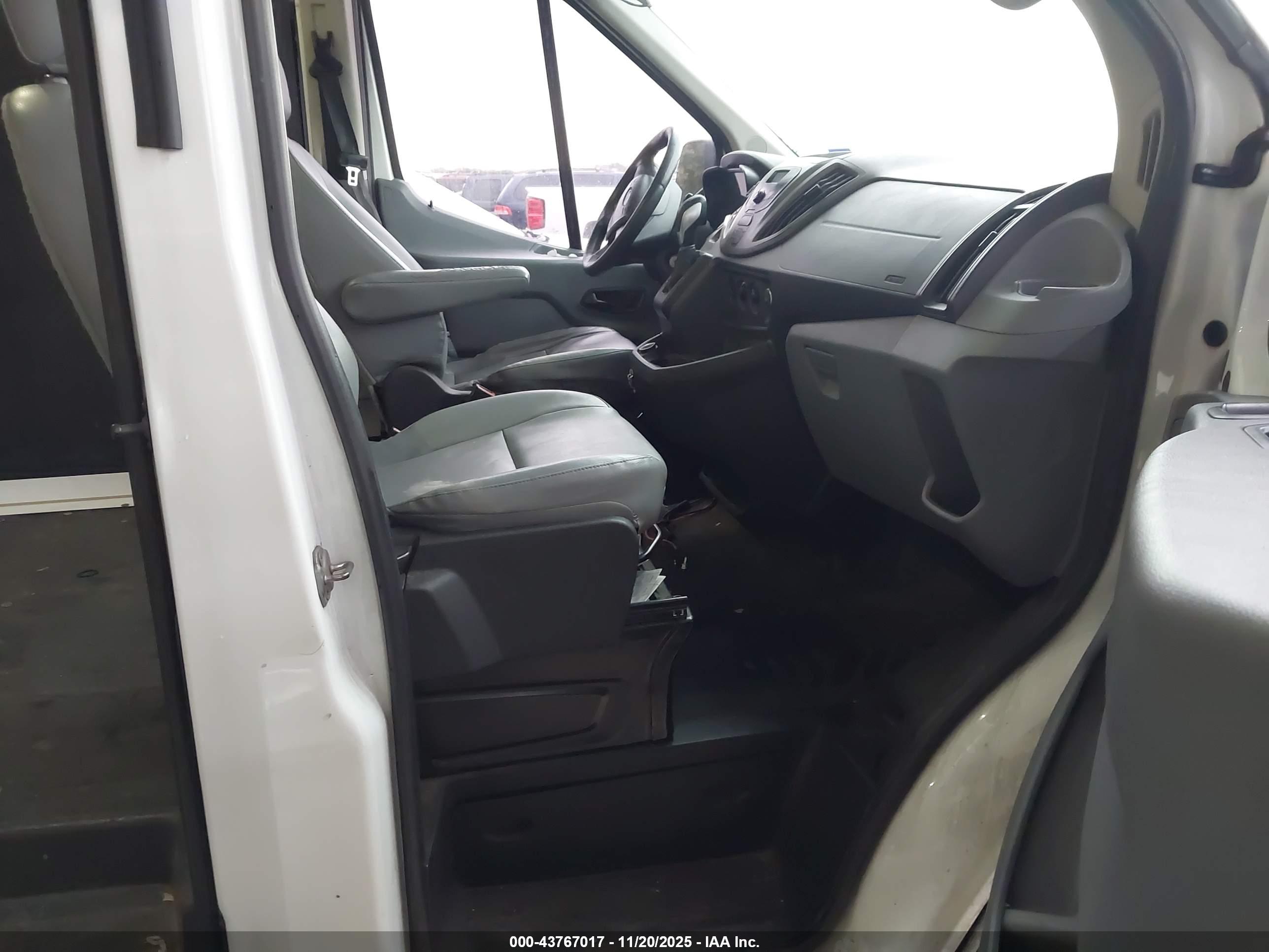 FORD TRANSIT-250 image 5