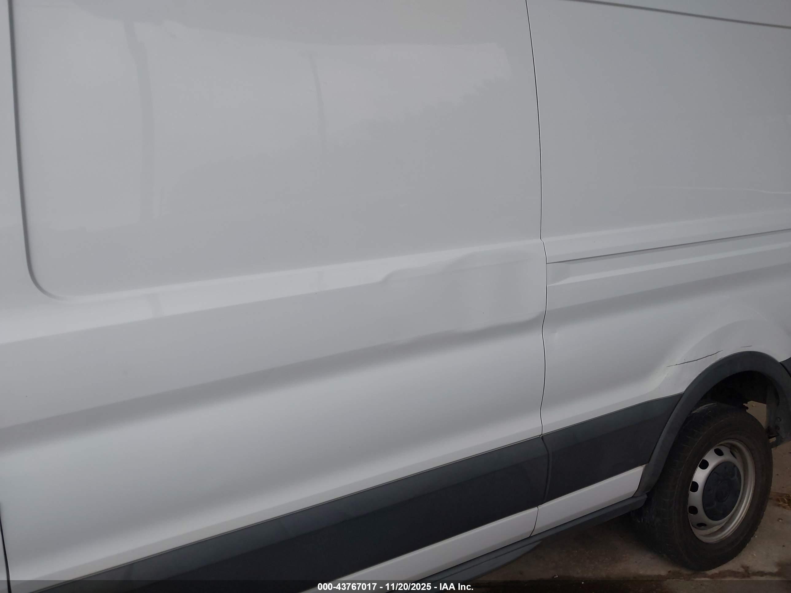 FORD TRANSIT-250 image 6
