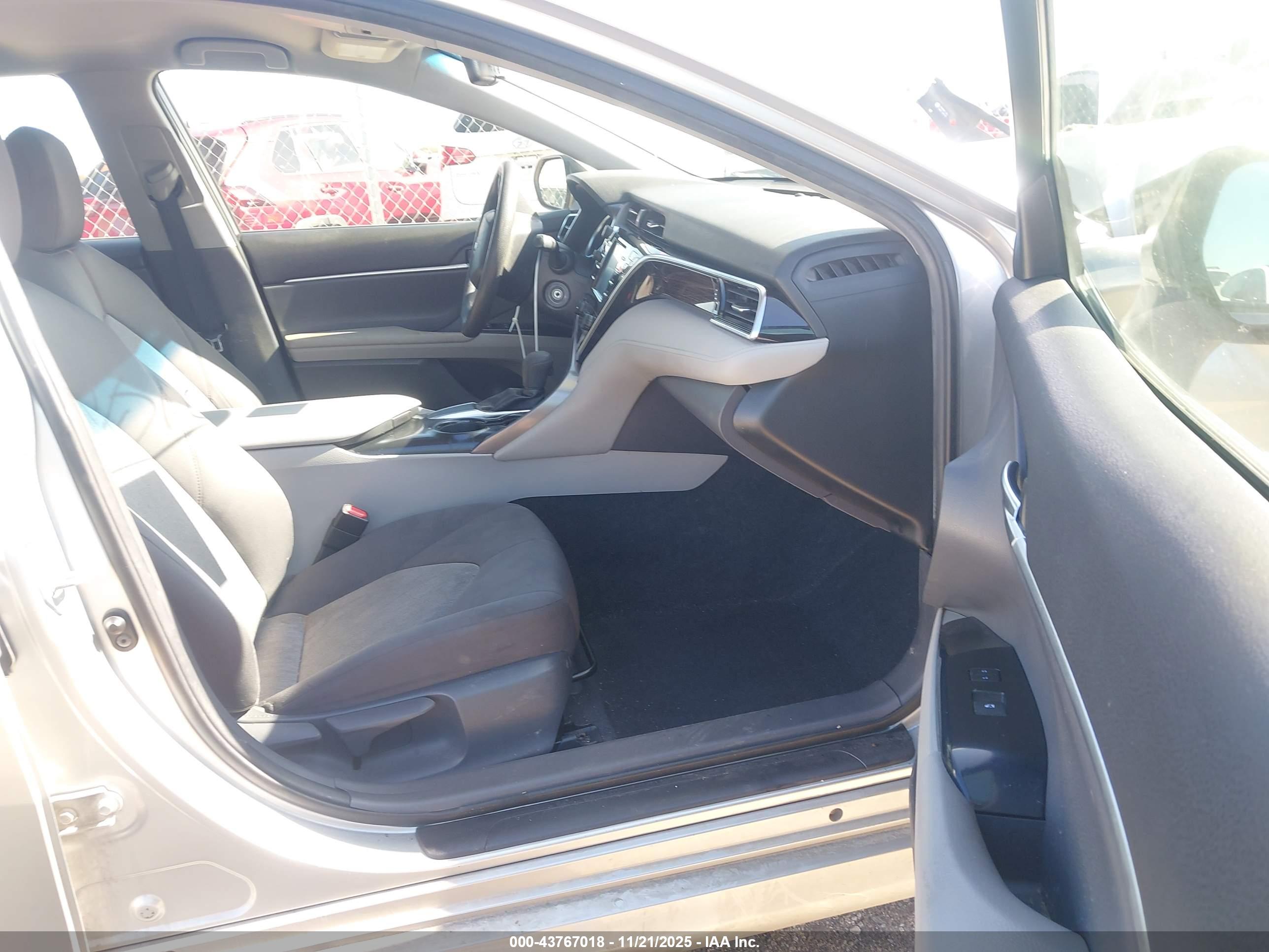 TOYOTA CAMRY image 5