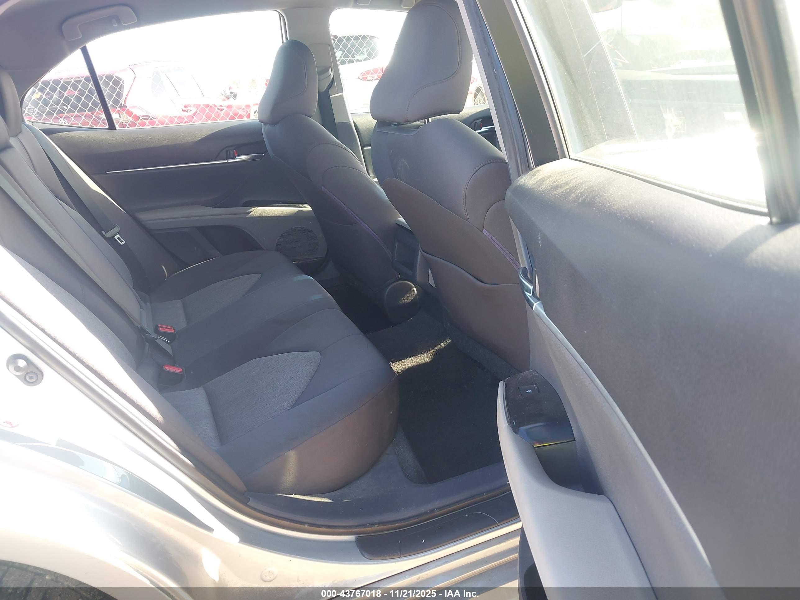 TOYOTA CAMRY image 8