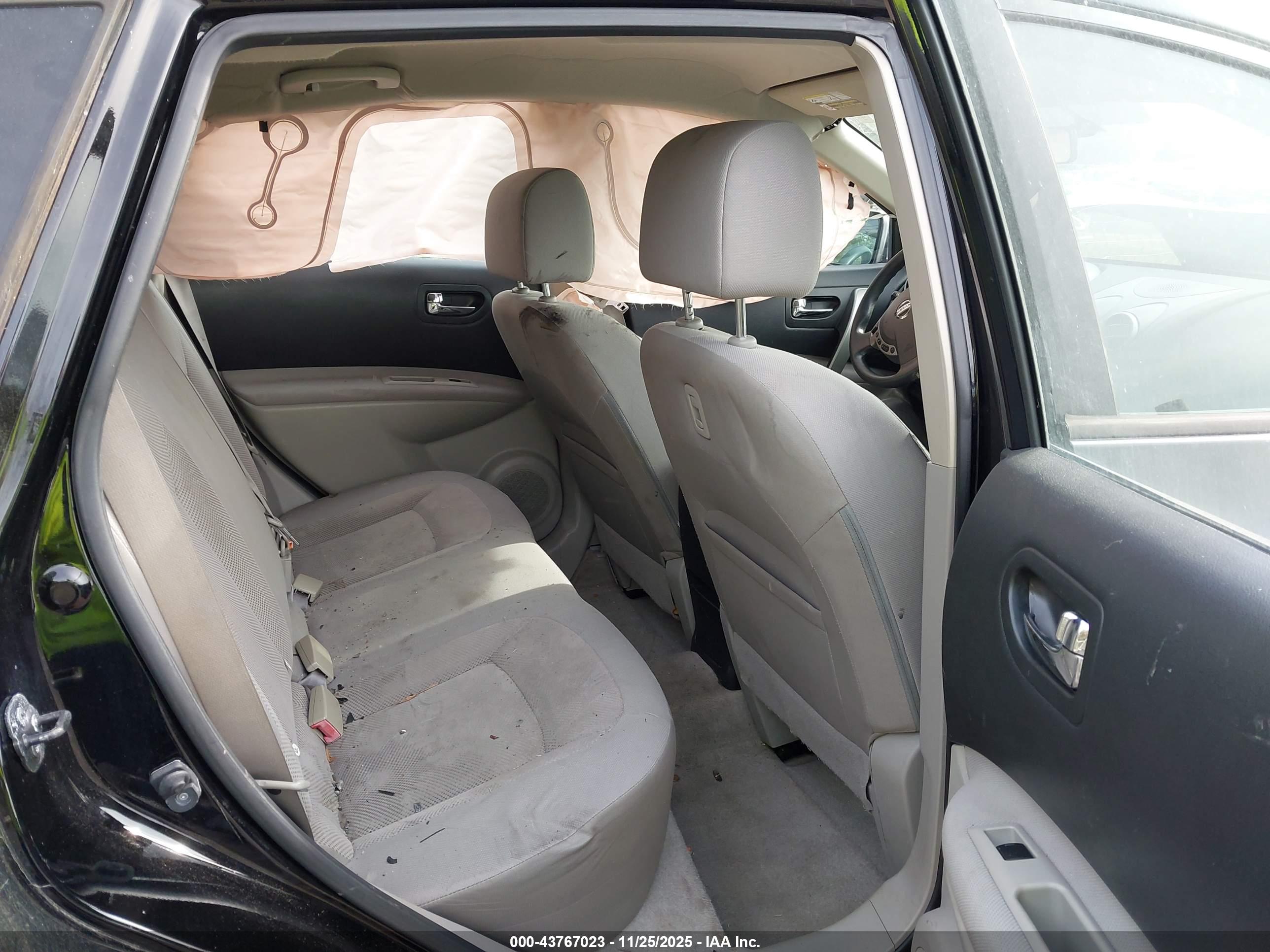 NISSAN ROGUE image 8