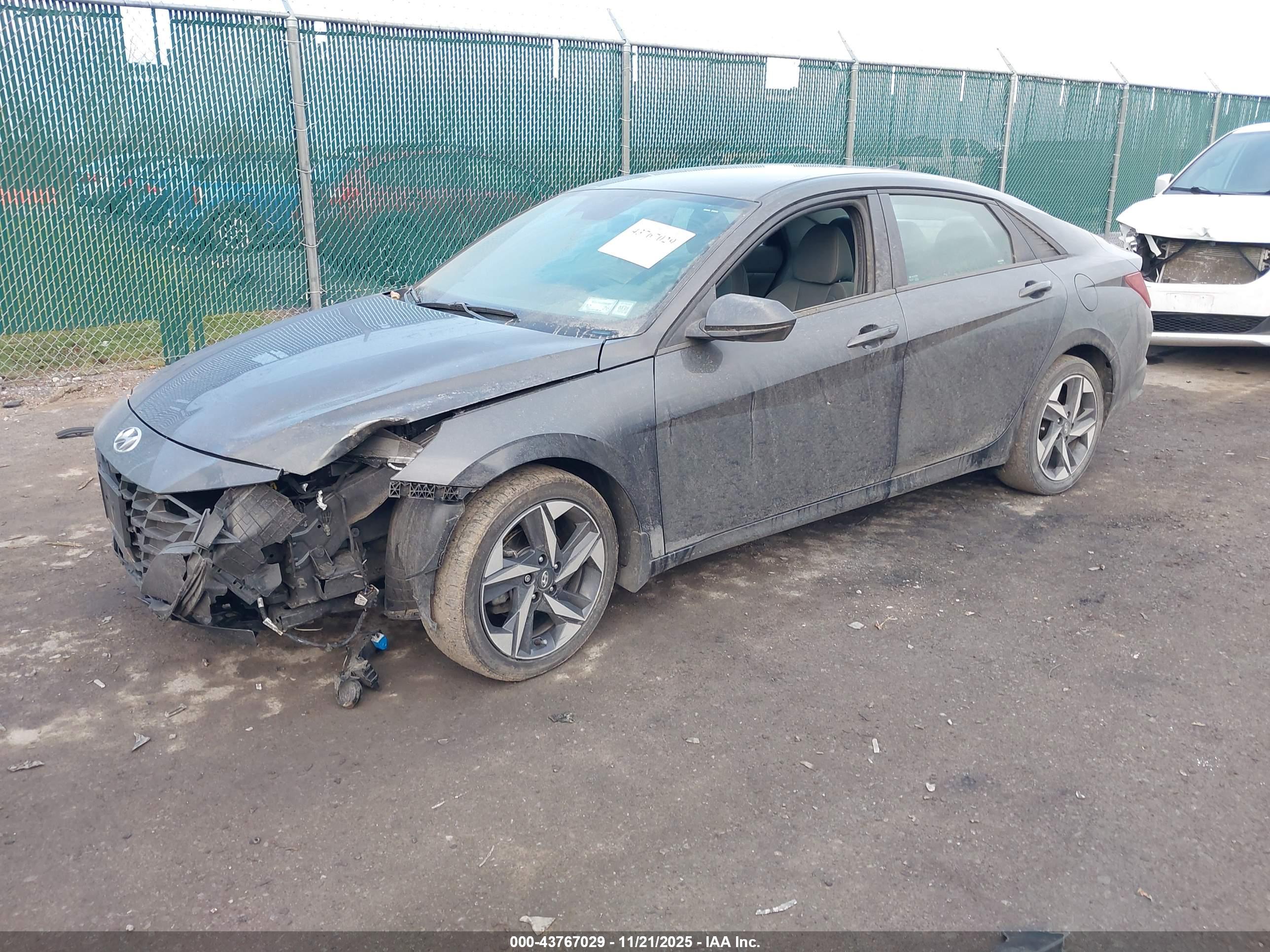 HYUNDAI ELANTRA image 2