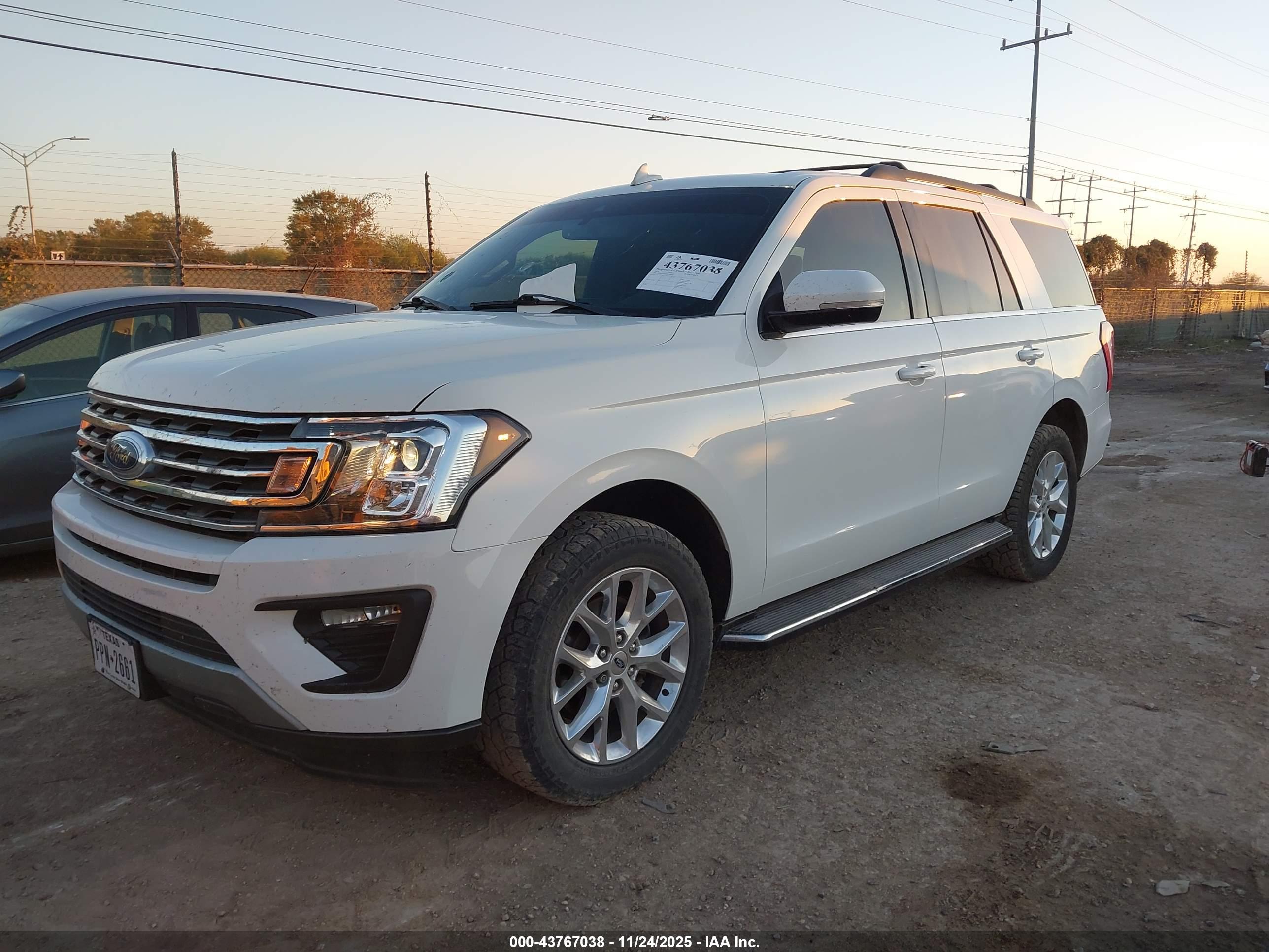 FORD EXPEDITION image 2