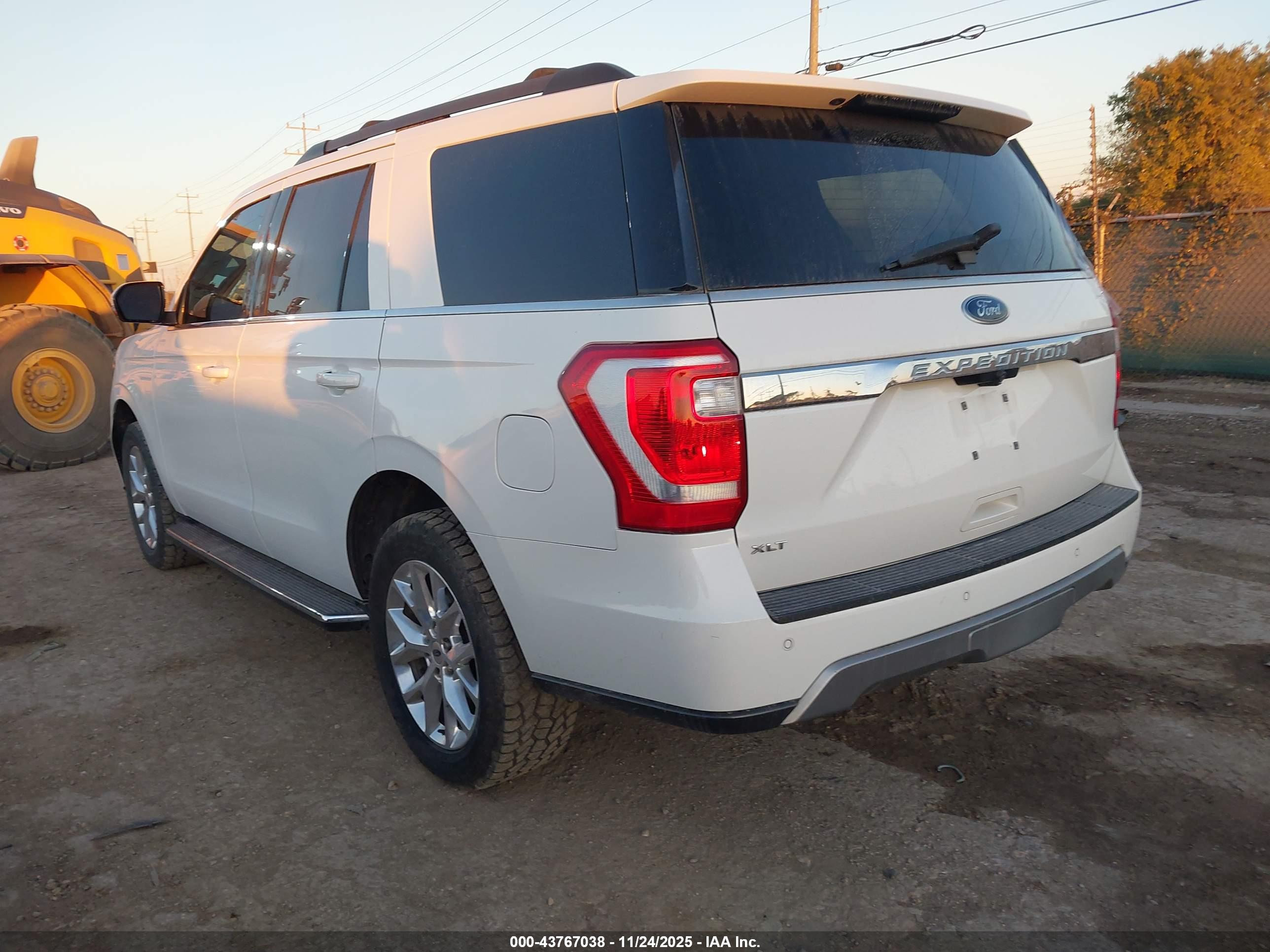 FORD EXPEDITION image 3