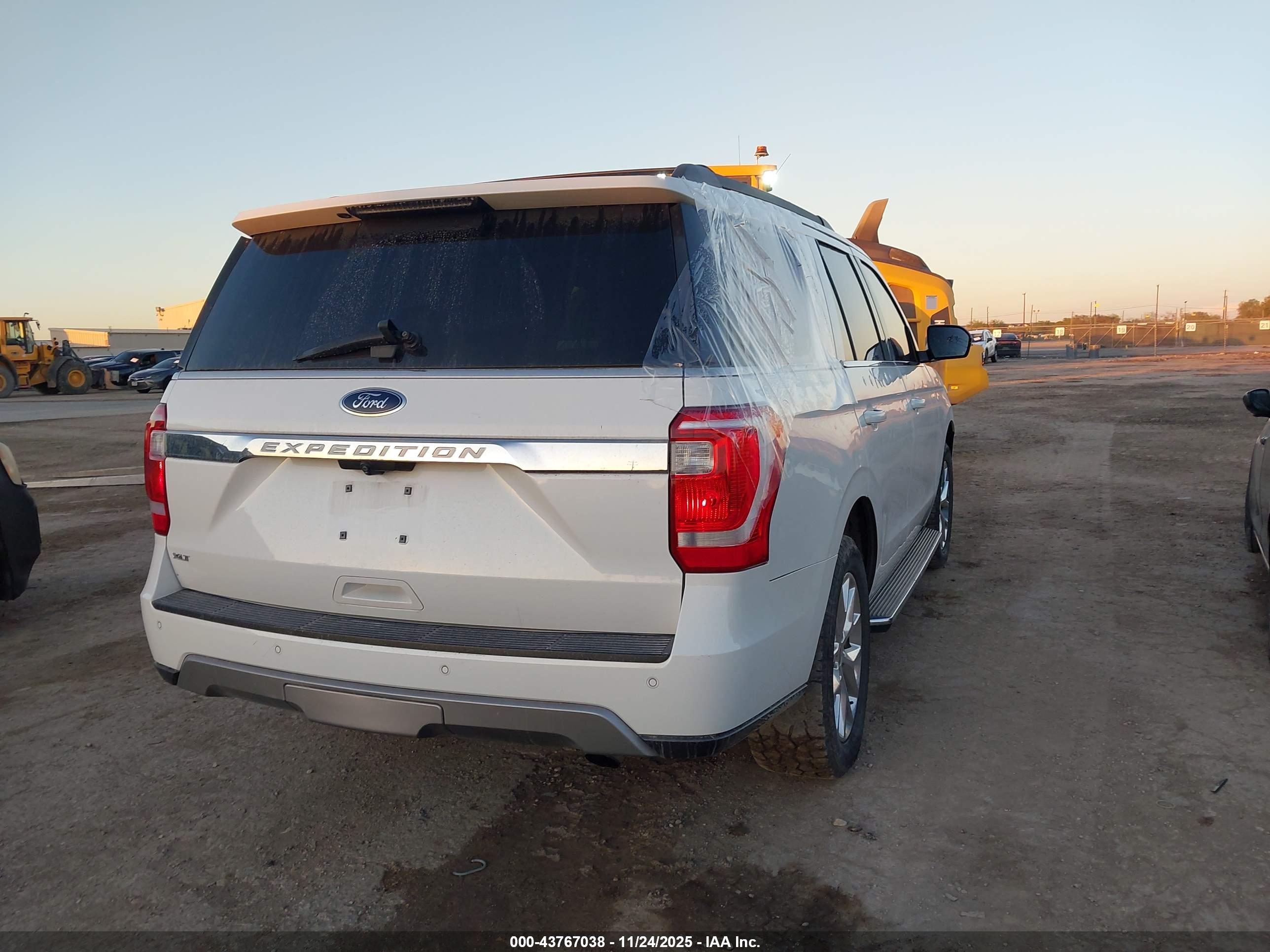 FORD EXPEDITION image 4