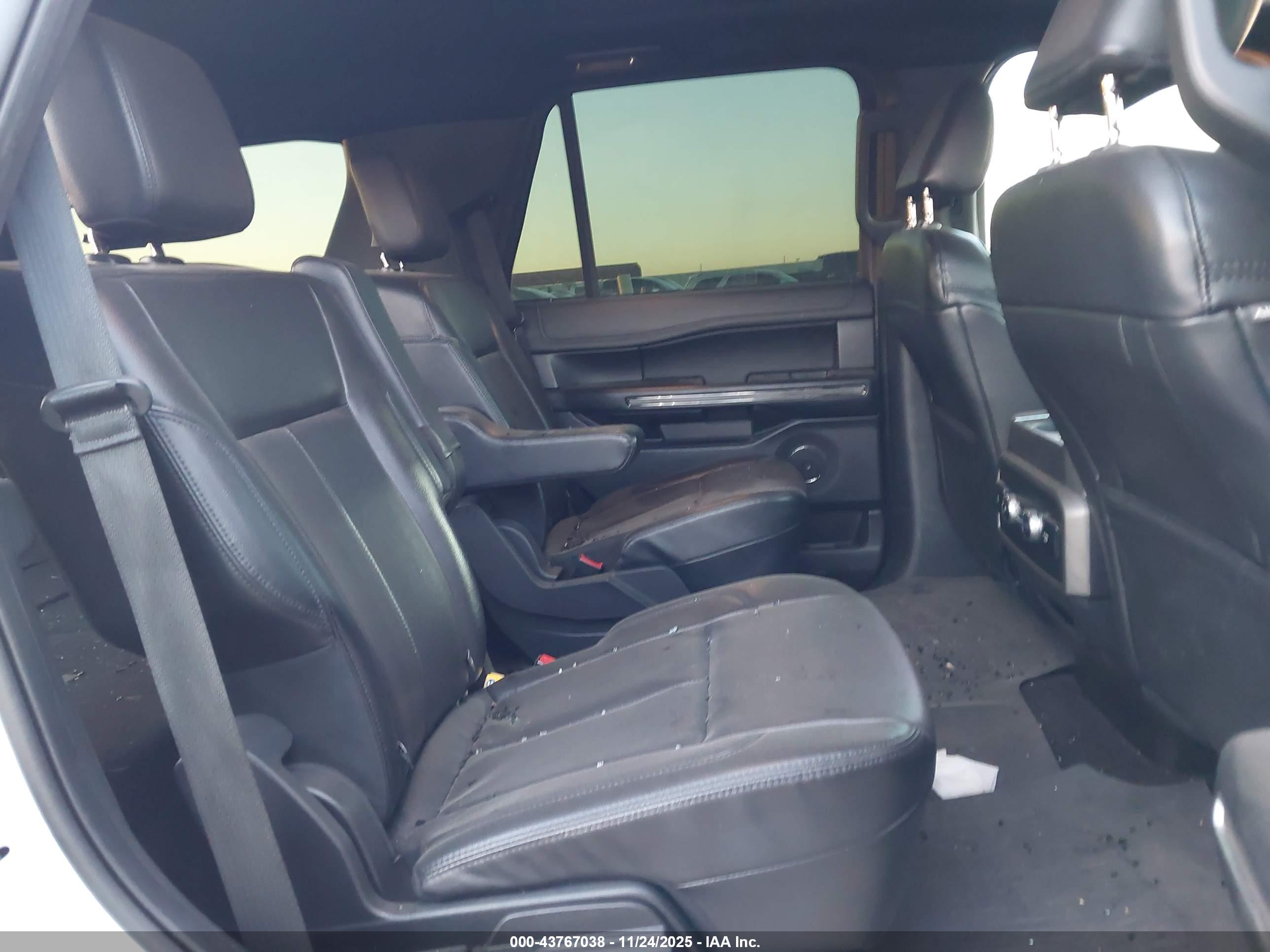 FORD EXPEDITION image 8